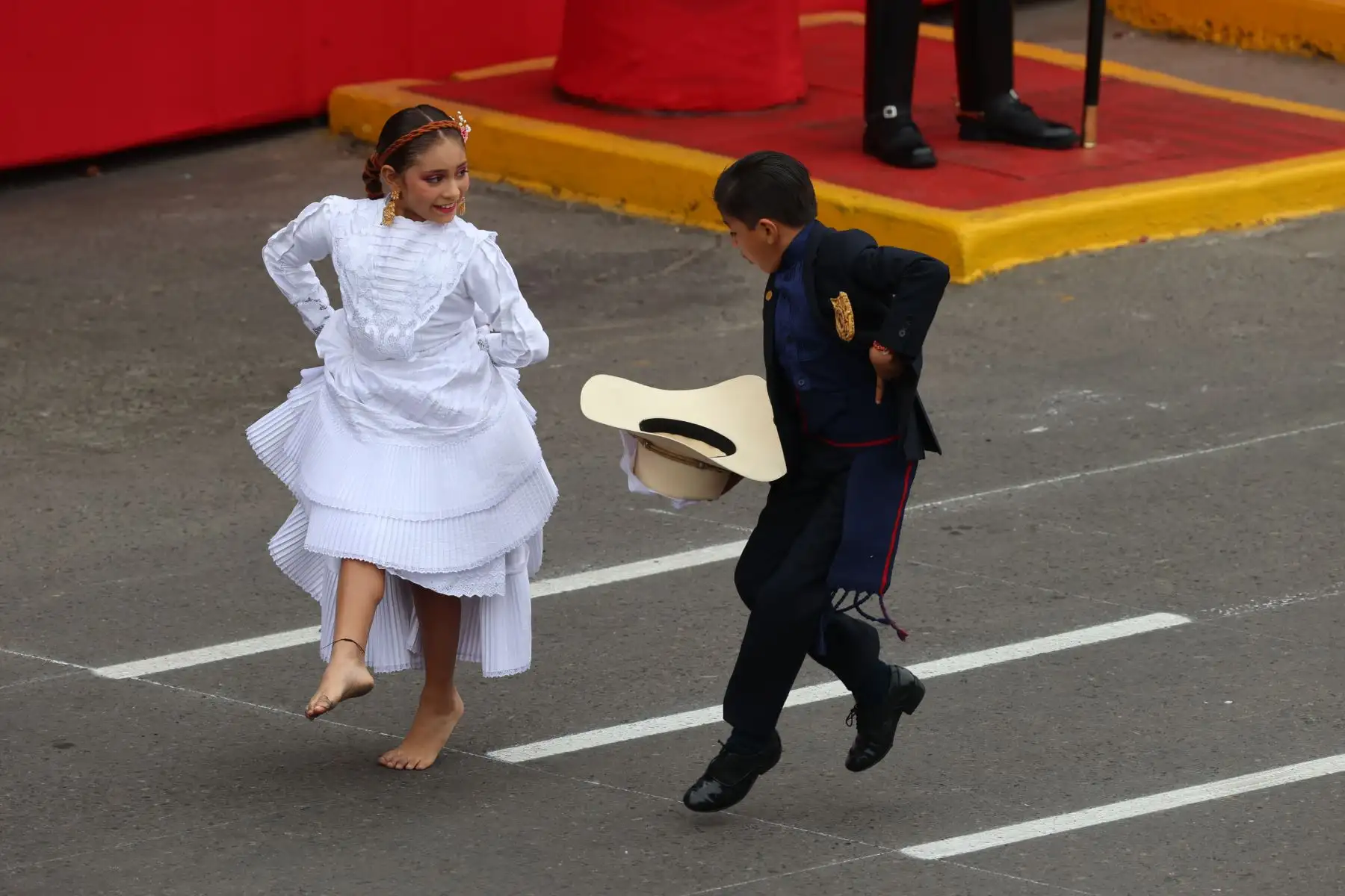 Diversas actividades artísticas, culturales y pasacalles como la Marinera, dan inicio a la Gran Parada y Desfile Cívico Militar 2023  como parte de los actos conmemorativos por el 202 aniversario de la Independencia del Perú. 
Foto: ANDINA/ Andrés Valle