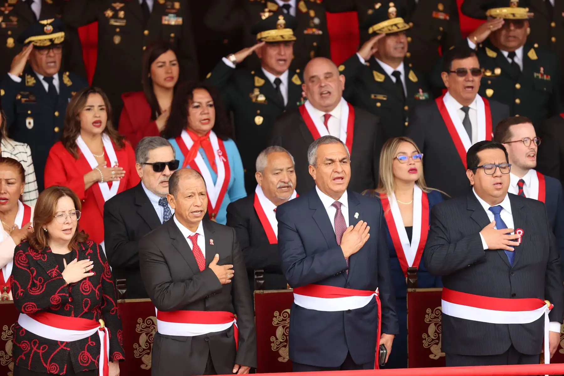 Presidenta de la República, Dina Boluarte llega a la Gran Parada y Desfile Cívico Militar 2023  y es recibida con honores en la emblemática Avenida Brasil, como parte de los actos conmemorativos por el 202 aniversario de la Independencia del Perú. 
Foto: ANDINA/ Andrés Valle