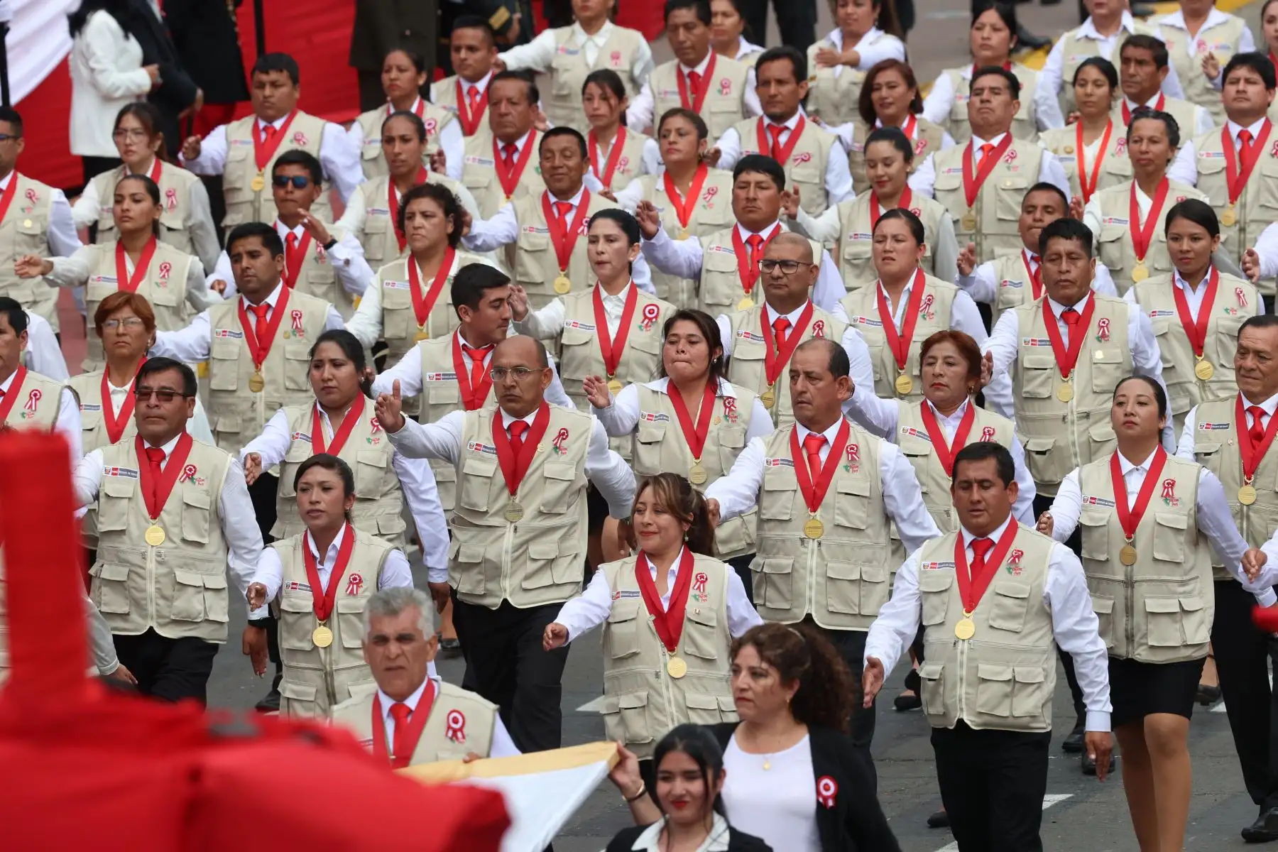 Programas sociales dan inicio a la Gran Parada y Desfile Cívico Militar 2023  como parte de los actos conmemorativos por el 202 aniversario de la Independencia del Perú. En la imagen, alumnos de la CITEN.
Foto: ANDINA/ Andrés Valle