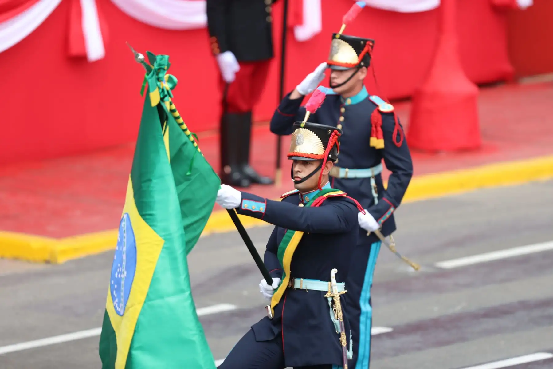Delegaciones extranjeras de Chile, Ecuador y Brasil , en la Gran Parada y Desfile Cívico Militar 2023 que se realiza en la emblemática Avenida Brasil, como parte de los actos conmemorativos por el 202 aniversario de la Independencia Nacional del Perú. 
Foto: ANDINA/ Andrés Valle
