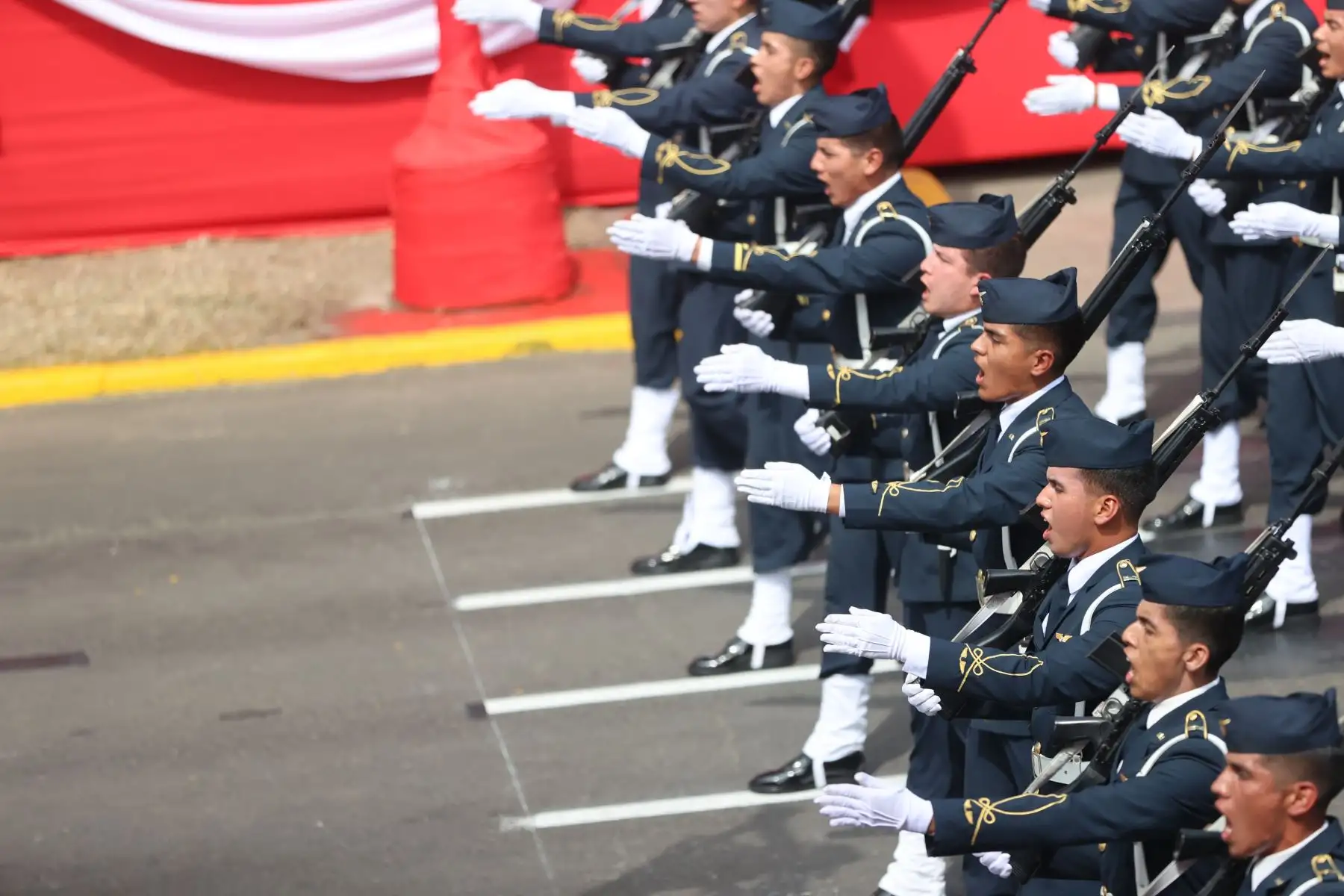 Fuerza Aérea del Perú, en la Gran Parada y Desfile Cívico Militar 2023 que se realiza en la emblemática Avenida Brasil, como parte de los actos conmemorativos por el 202 aniversario de la Independencia Nacional del Perú. 
Foto: ANDINA/ Andrés Valle