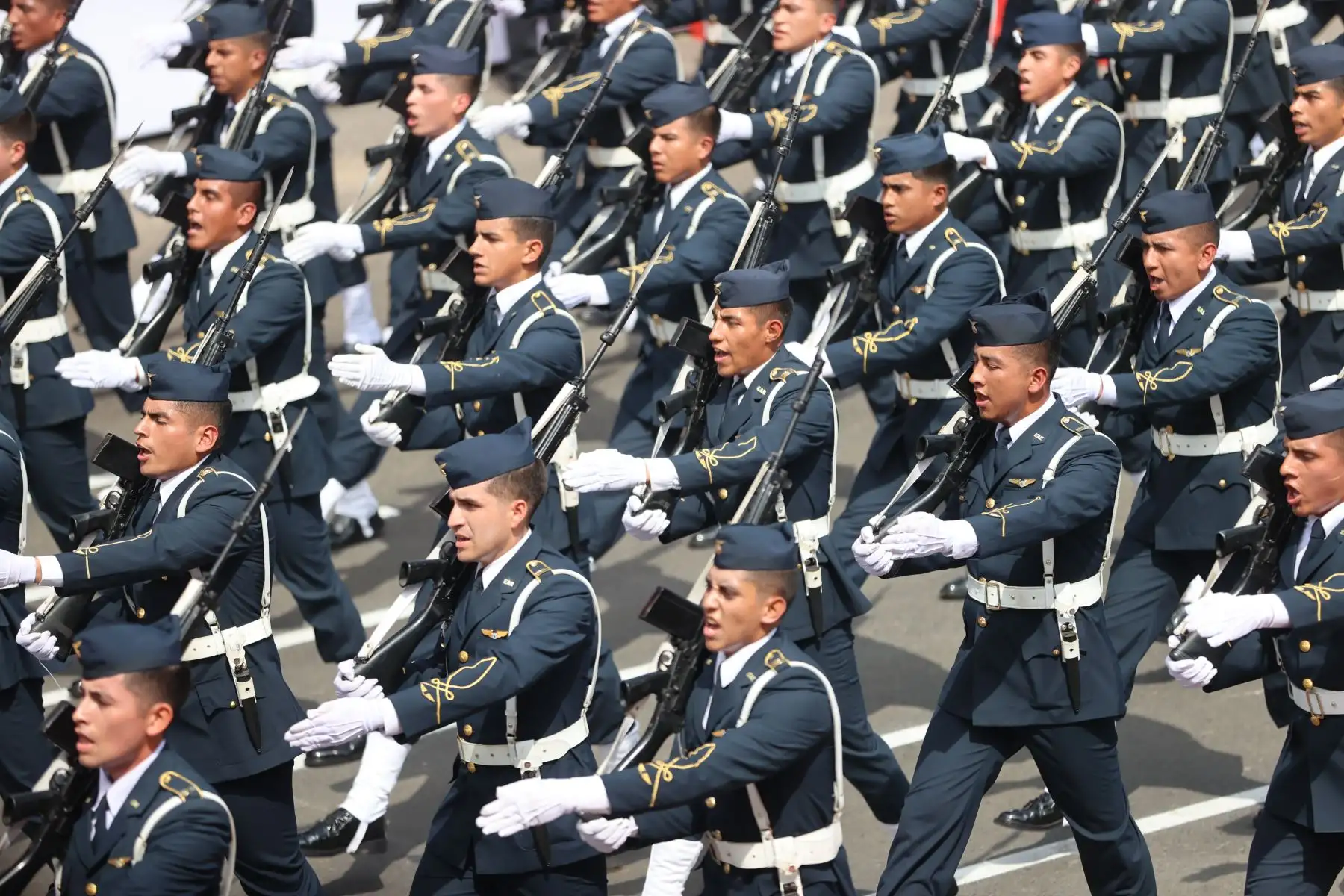 Fuerza Aérea del Perú, en la Gran Parada y Desfile Cívico Militar 2023 que se realiza en la emblemática Avenida Brasil, como parte de los actos conmemorativos por el 202 aniversario de la Independencia Nacional del Perú. 
Foto: ANDINA/ Andrés Valle