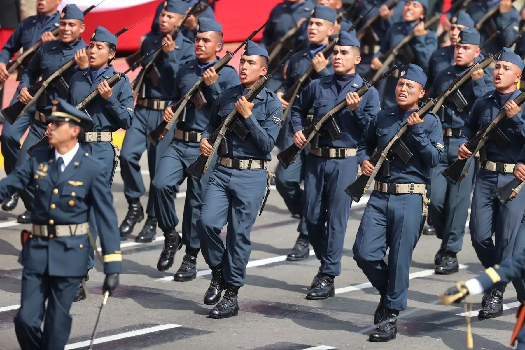 Fuerza Aérea del Perú, en la Gran Parada y Desfile Cívico Militar 2023 que se realiza en la emblemática Avenida Brasil, como parte de los actos conmemorativos por el 202 aniversario de la Independencia Nacional del Perú. 
Foto: ANDINA/ Andrés Valle