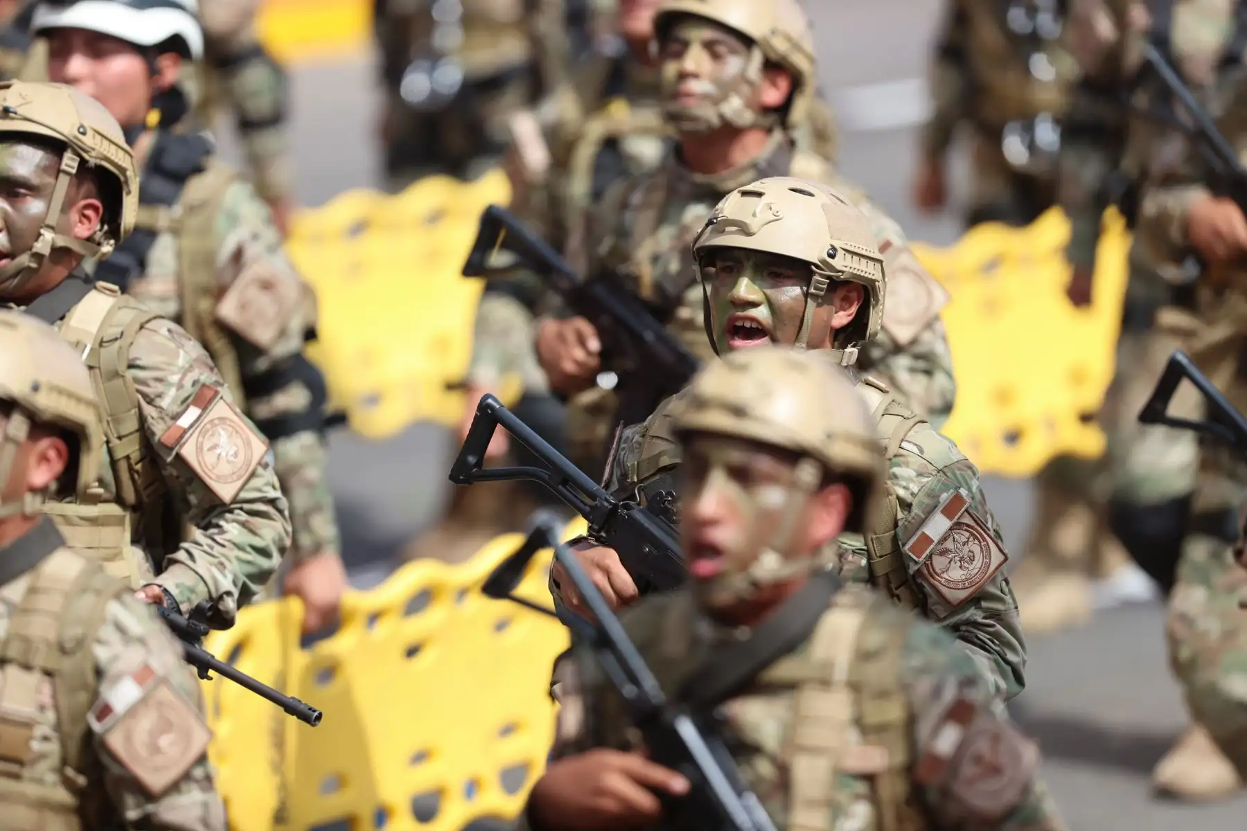 Agrupamiento Fuerza Aérea del Perú, en la Gran Parada y Desfile Cívico Militar 2023 que se realiza en la emblemática Avenida Brasil, como parte de los actos conmemorativos por el 202 aniversario de la Independencia Nacional del Perú. 
Foto: ANDINA/ Andrés Valle