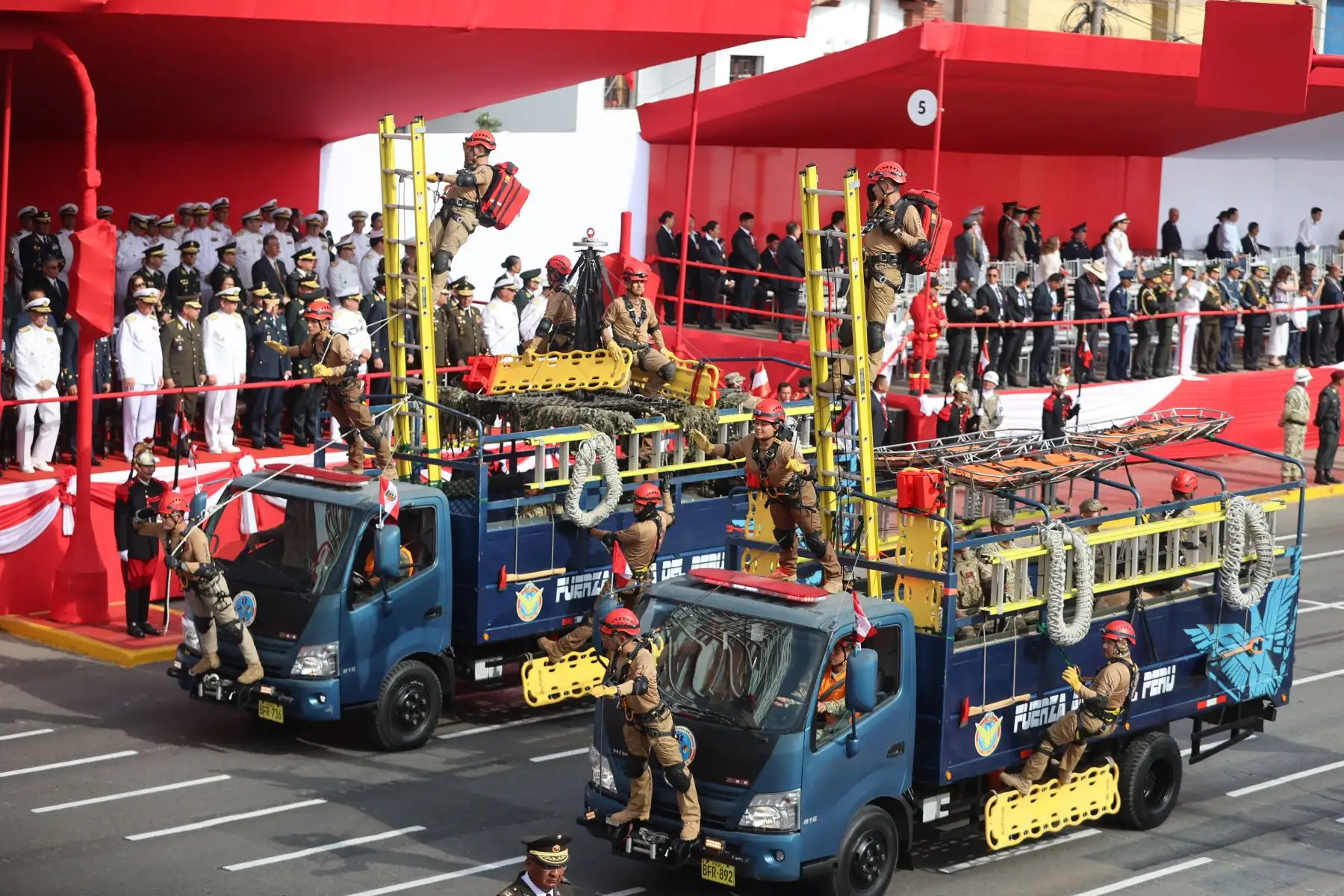 Unidades de la Marina de Guerra, FAP, EP y PNP en la Gran Parada y Desfile Cívico Militar 2023 que se realiza en la emblemática Avenida Brasil, como parte de los actos conmemorativos por el 202 aniversario de la Independencia Nacional del Perú. Foto: ANDINA/ Andrés Valle