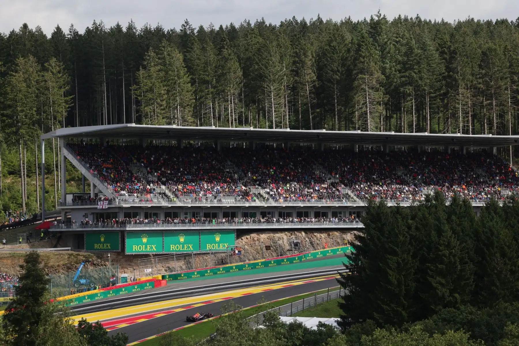 El piloto mexicano de Fórmula Uno Sergio Pérez de Red Bull Racing en acción durante el Gran Premio de Bélgica de Fórmula 1 de 2023 en el circuito de Spa-Francorchamps en Stavelot, Bélgica, el 30 de julio de 2023.
Foto: EFE