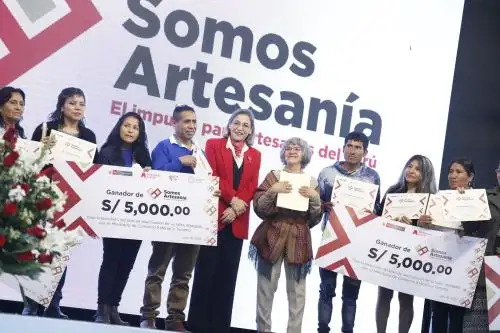 Viceministra de Turismo, Madeleine Burns, inició entrega de premios a los artesanos ganadores del concurso "Somos Artesanía 2023". Foto: Cortesía.