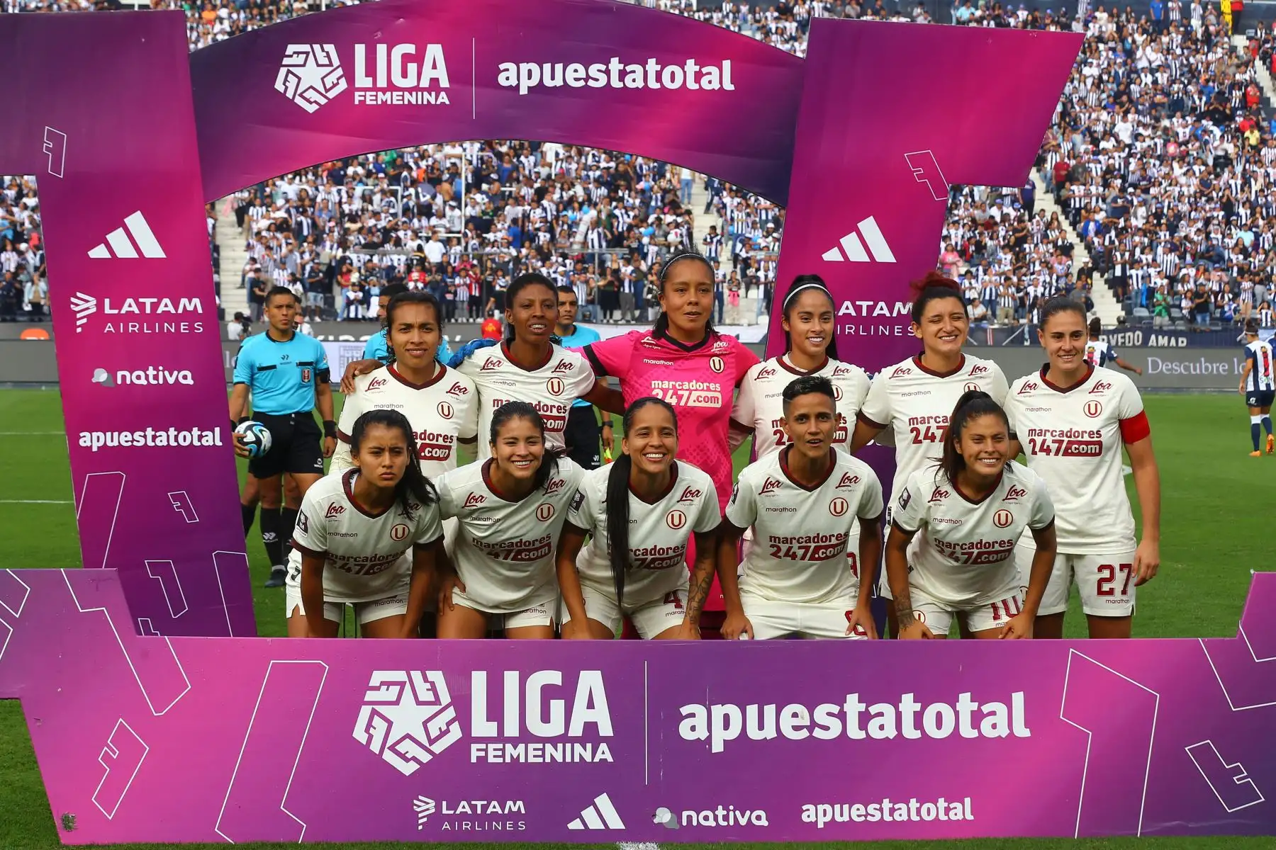 Equipo femenino de Universitario, posa para la fotografía, por el Clásico de la Liga Femenina 2023. Foto: ANDINA/ Eddy Ramos