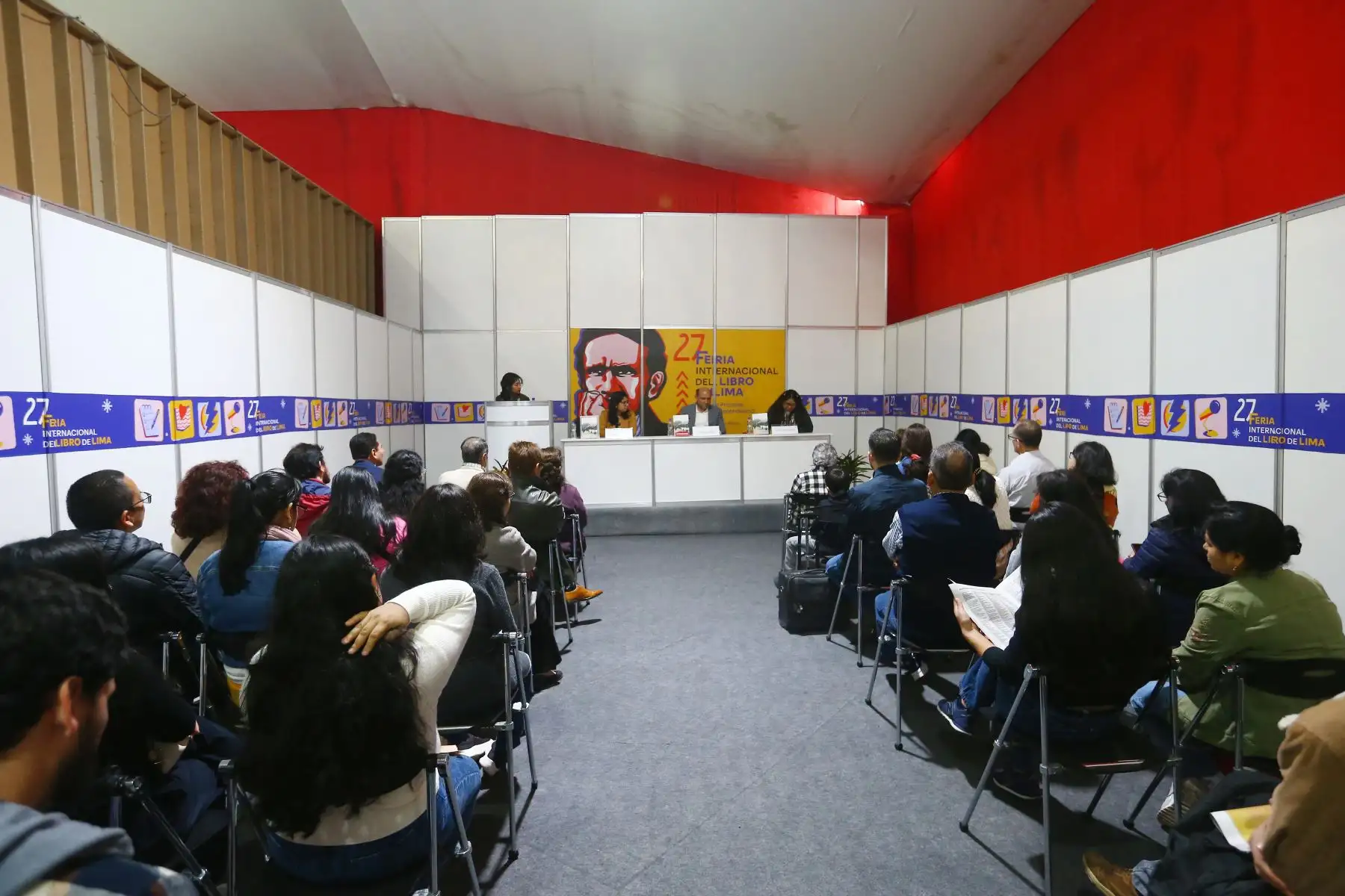 Presentación del poemario “¿Por qué un no a la vida?” del autor Jorge Félix Balarezo Rengifo. El libro es editado por Editora Perú y presentado en la Feria Internacional del Libro de Lima.
Foto: ANDINA/ Eddy Ramos