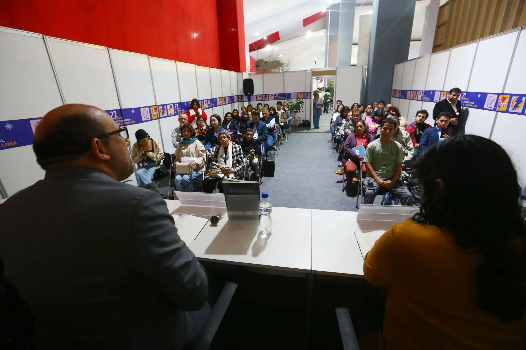 Presentación del poemario “¿Por qué un no a la vida?” del autor Jorge Félix Balarezo Rengifo. El libro es editado por Editora Perú y presentado en la Feria Internacional del Libro de Lima.
Foto: ANDINA/ Eddy Ramos