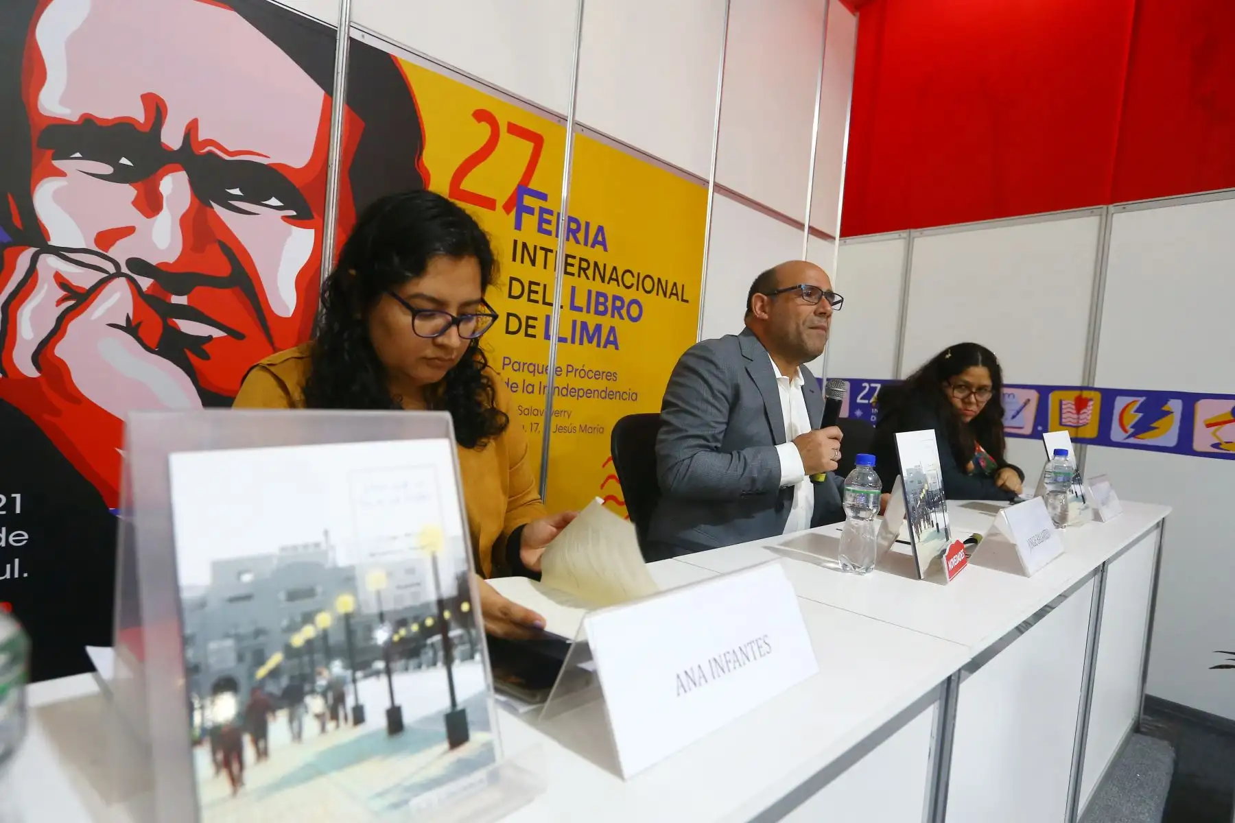 Presentación del poemario “¿Por qué un no a la vida?” del autor Jorge Félix Balarezo Rengifo. El libro es editado por Editora Perú y presentado en la Feria Internacional del Libro de Lima.
Foto: ANDINA/ Eddy Ramos