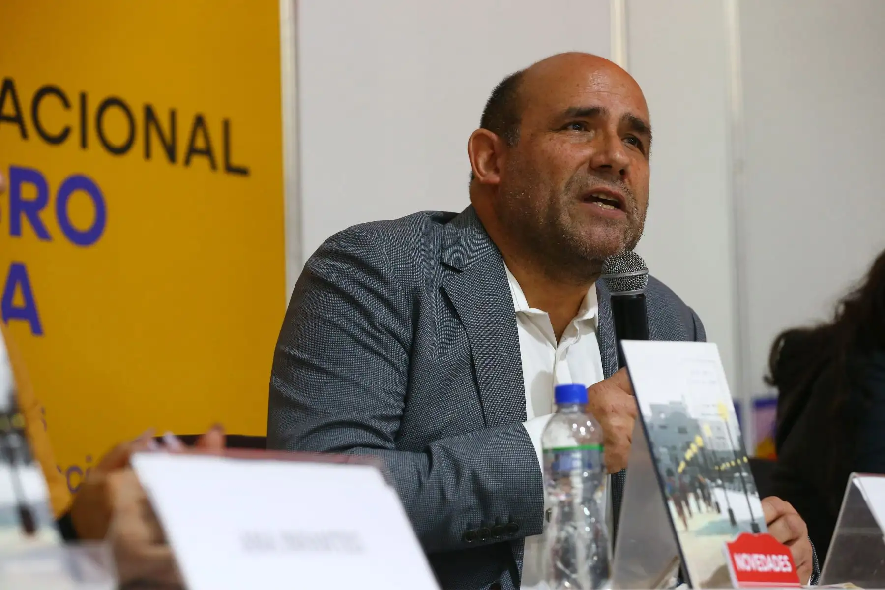 Presentación del poemario “¿Por qué un no a la vida?” del autor Jorge Félix Balarezo Rengifo. El libro es editado por Editora Perú y presentado en la Feria Internacional del Libro de Lima.
Foto: ANDINA/ Eddy Ramos
