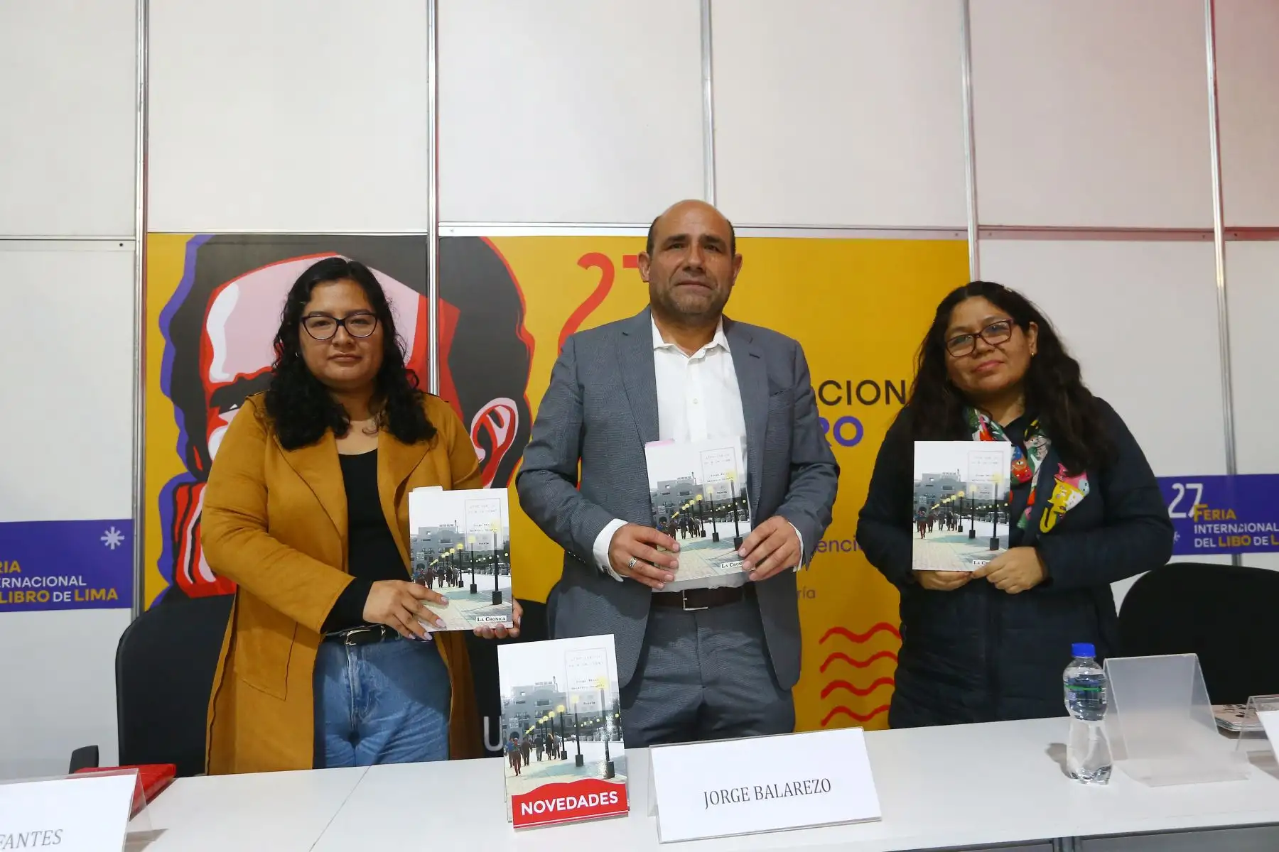 Presentación del libro "¿Por qué un no en la vida ?"del autor Jorge Félix Balarezo Rengifo. El libro es editado  por Editora Perú y presentado en la Feria Internacional del Libro de Lima. En la imagen, acompañan Ana Infantes y Karla Velezmoro.
Foto: ANDINA/ Eddy Ramos