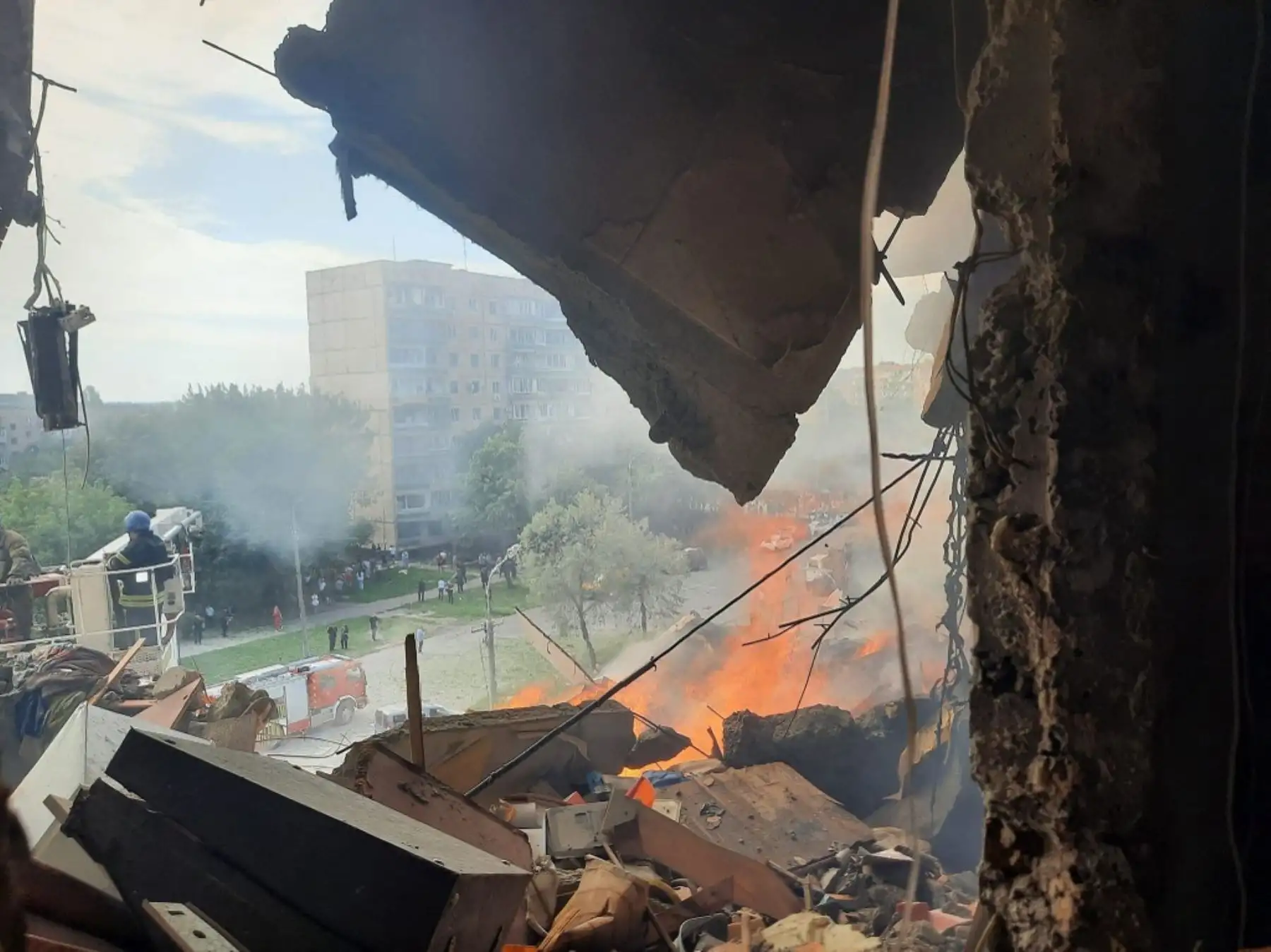 Cuatro personas fallecieron y 43 resultaron heridas, precisó en un nuevo balance, agregando que tres residentes fueron auxiliados y 30 evacuados. Foto: AFP