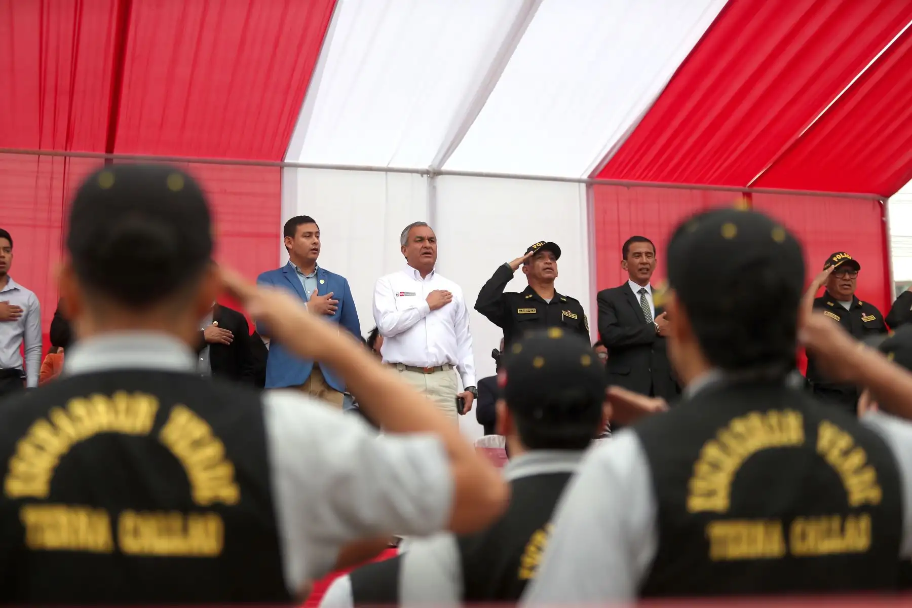 Estuvieron presentes, El General PNP Jorge Luis Castillo Vargas Jefe de la Región Policial Callao, el ministro del Interior, Vicente Romero y el alcalde del distrito Mi Perú Irvin Chávez León.

Foto: ANDINA/Ricardo Cuba