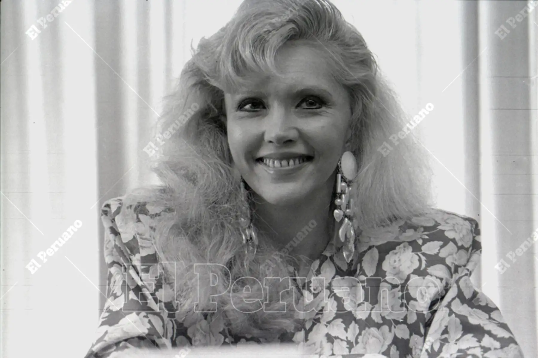 Lima - 16 octubre 1992 / Periodista Roxana Canedo en el aniversario del programa Buenos días, Perú de Panamericana Televisión. Foto: Archivo Histórico de El Peruano / Alejandro Aguirre