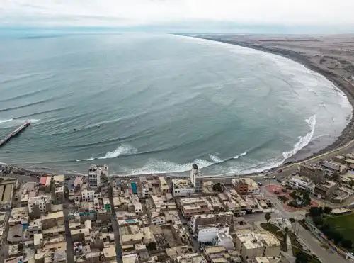 Aeronaves de los tres institutos armados, Marina de Guerra, FAP y el Ejército se sumaron a la búsqueda de los ocupantes de avioneta estrellada en mar de Huanchaco la noche del viernes 28 de julio. ANDINA/Difusión