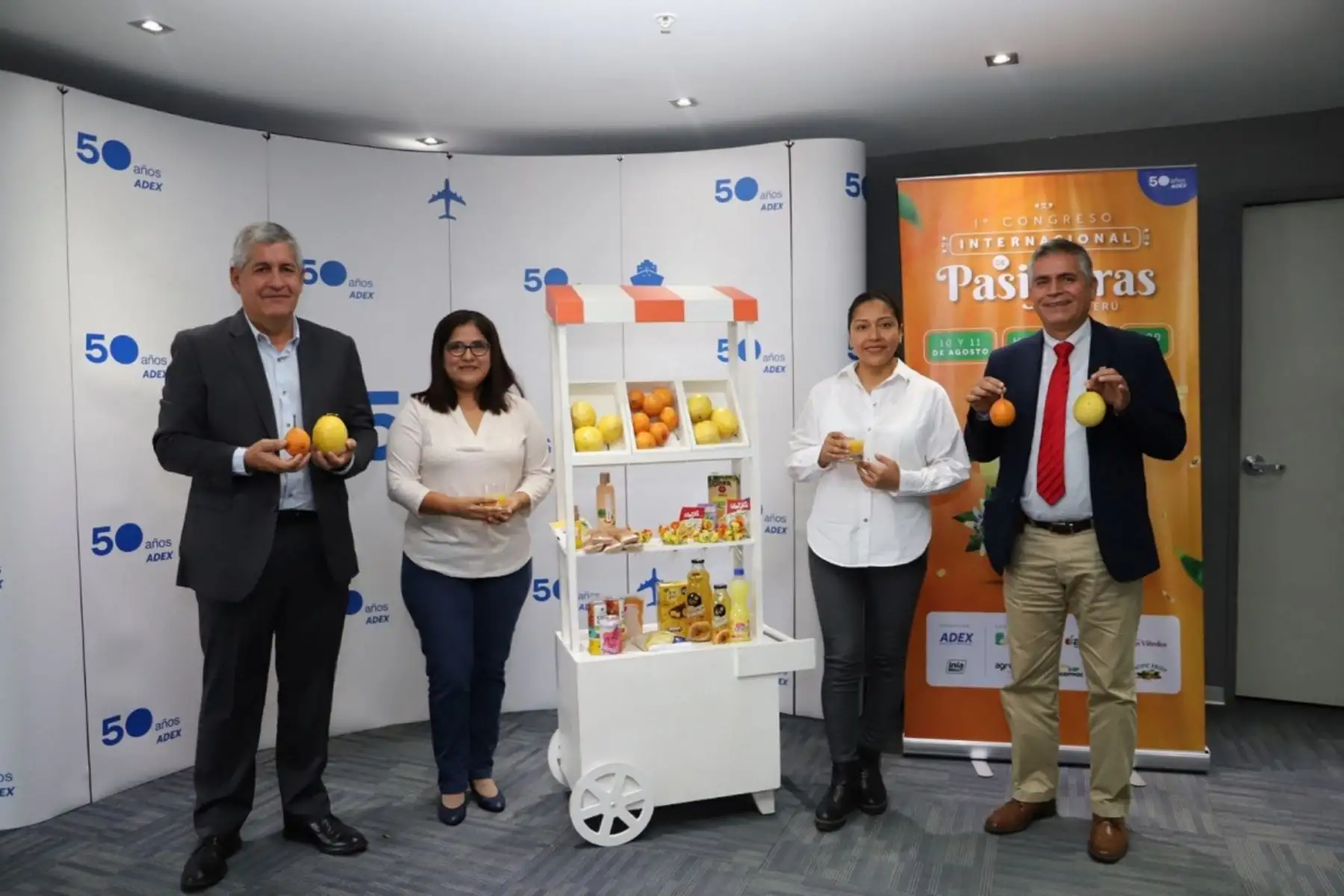 Renzo Gómez (primero a la izquierda) presidió la mesa de trabajo de frutas para la industria de Adex. Foto: Cortesía.
