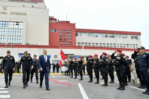 El ministro del Interio, Vicente Romeron señaló que con la incorporación de efectivos de orden y seguridad aumentará la presencia de fuerzas policiales en las calles y aumentará la confianza de la ciudadanía en sus autoridades. ANDINA/ Mininter.