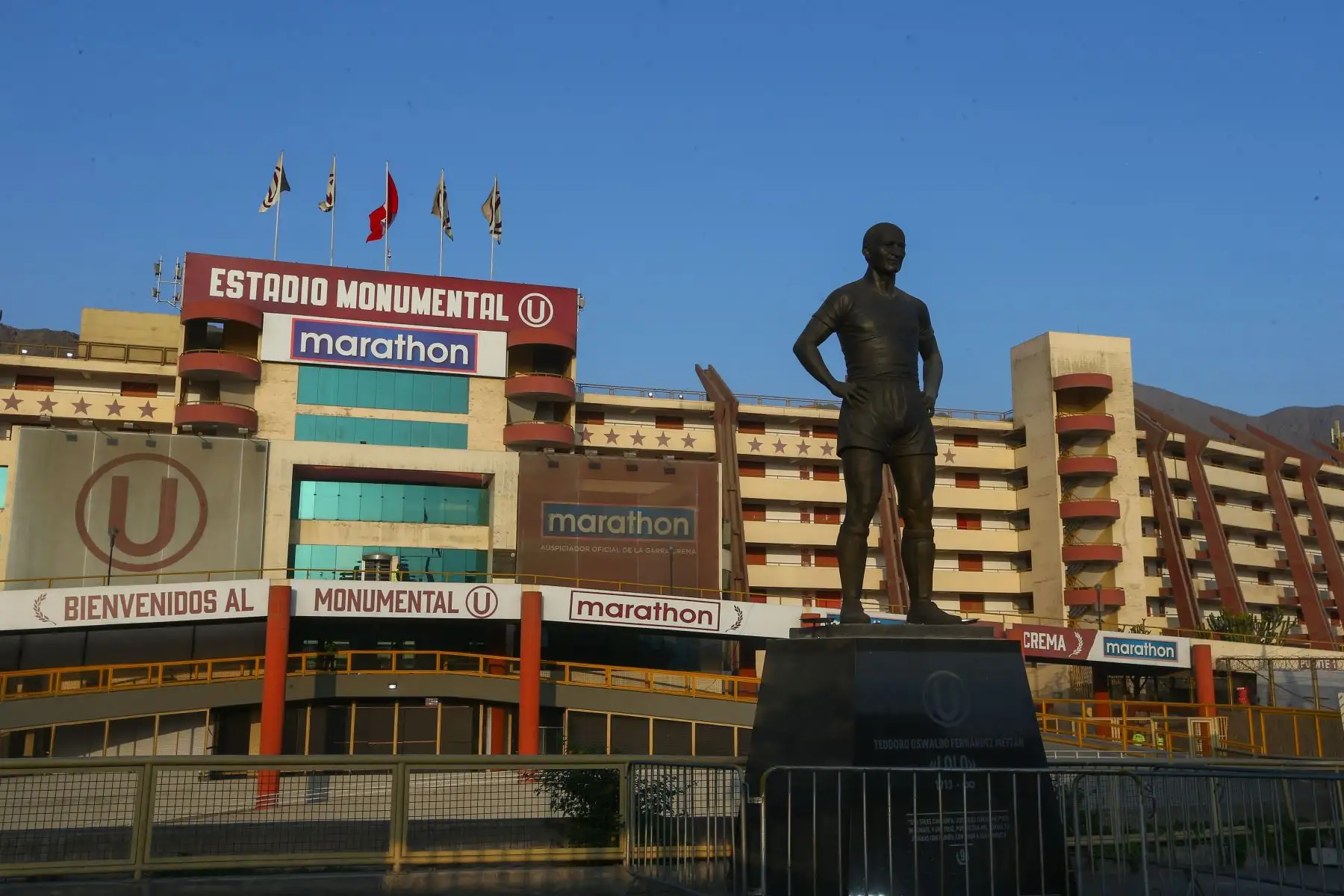 Hoy lunes 31 de julio a las 8:30pm, Universitario se enfrenta al Carlos A. Mannucci por la fecha 6 del Torneo Clausura de la Liga 1, 2023. Los hinchas cremas van llegando a Ate para alentar a su equipo que disputará esta noche al Manucci en el Estadio Monumental.

Foto: ANDINA/Eddy Ramos
