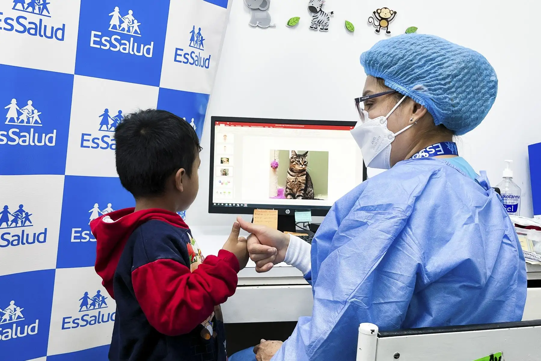 Para prevenir enfermedades como la poliomielitis y el sarampión, el Seguro Social de Salud se sumó al Barrido Nacional de Vacunación que empezó los primeros días del mes de julio, esperando inmunizar a más de 4500 niños asegurados.  
Foto: ANDINA/EsSalud