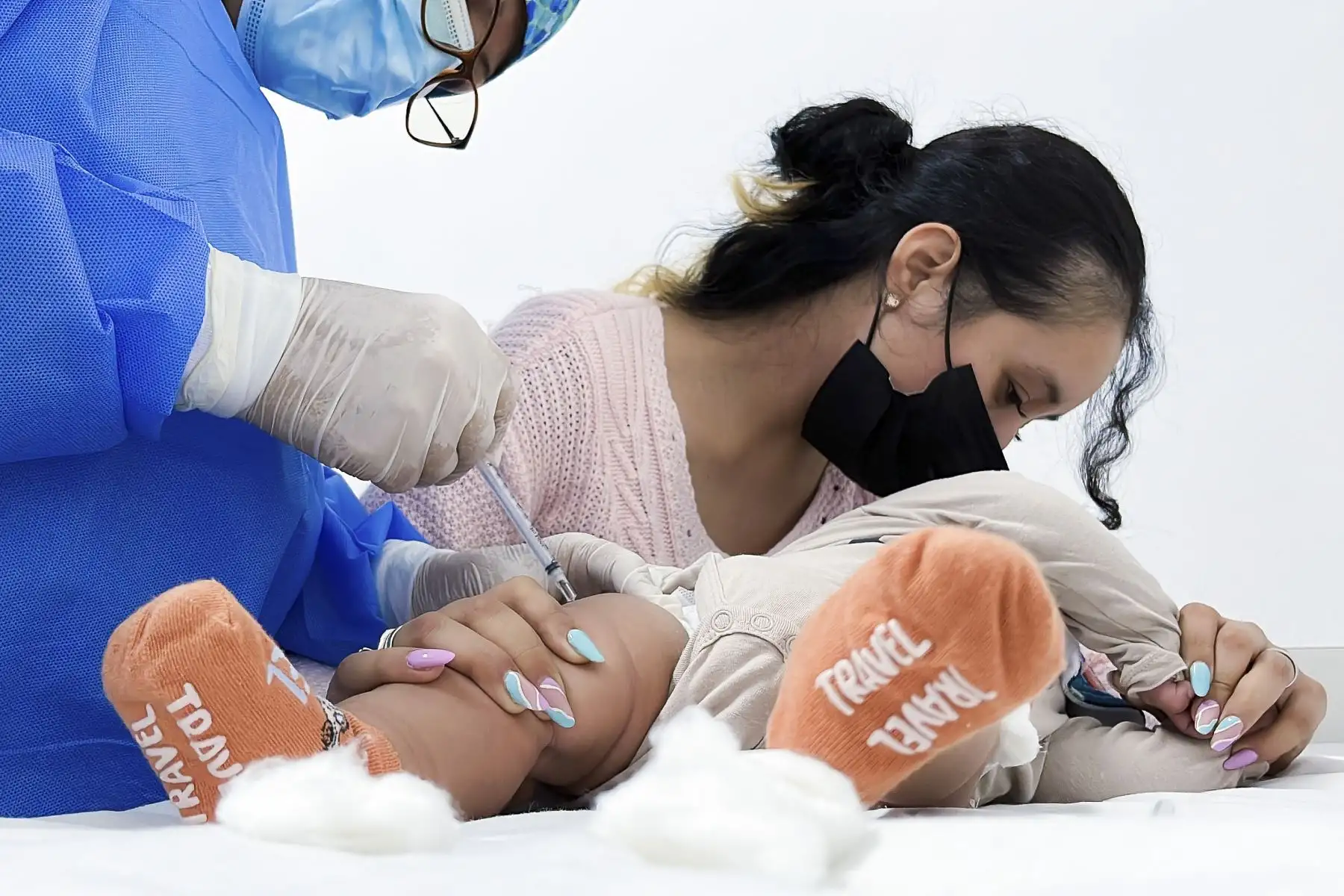 Para prevenir enfermedades como la poliomielitis y el sarampión, el Seguro Social de Salud se sumó al Barrido Nacional de Vacunación que empezó los primeros días del mes de julio, esperando inmunizar a más de 4500 niños asegurados.  
Foto: ANDINA/EsSalud