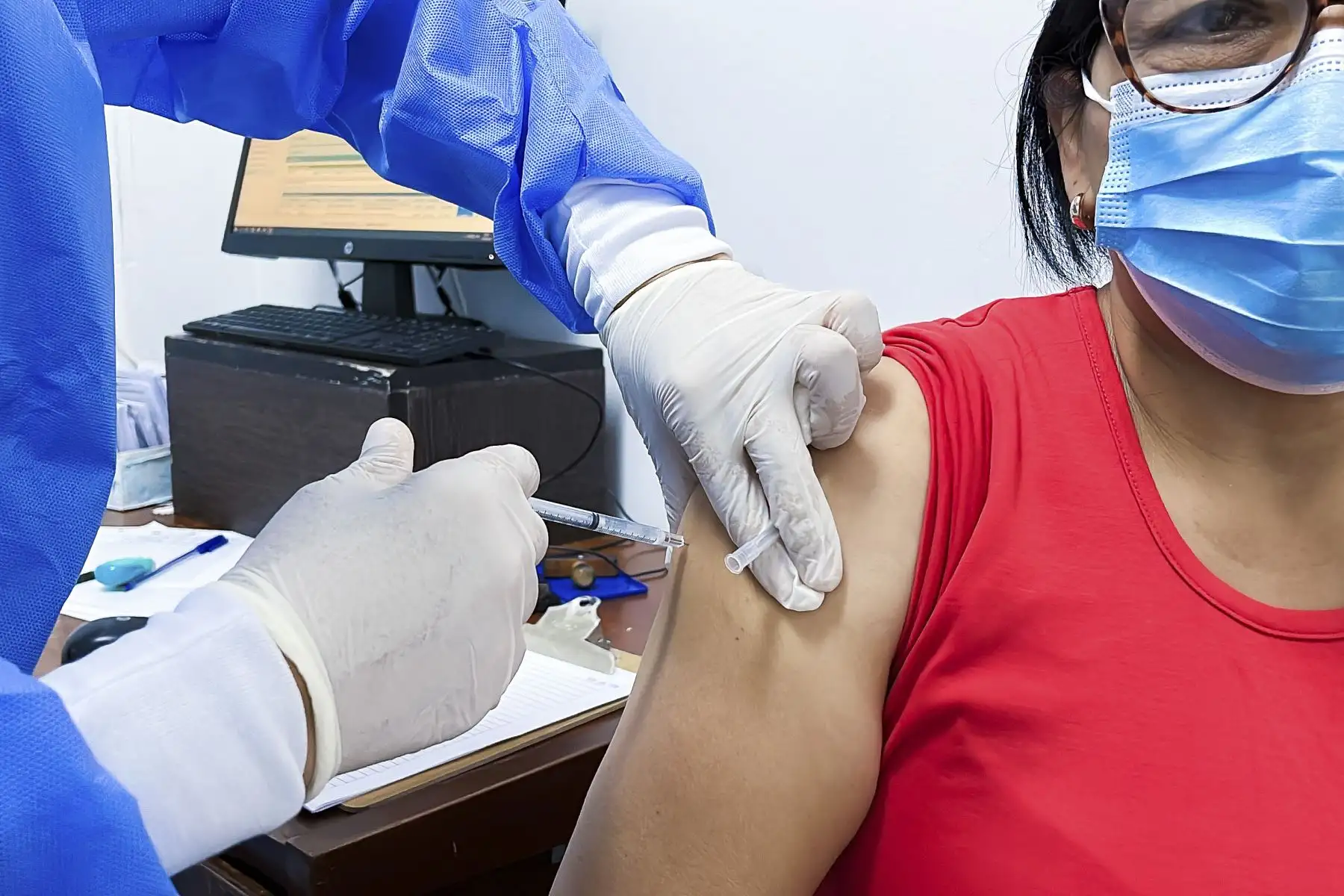 EsSalud, informó que en lo que va del año, inmunizó a 15 087 personas contra el neumococo. Estas dosis fueron aplicadas en campañas de vacunación, en los centros de salud de la red y de manera regular, de acuerdo con los horarios de atención establecidos.
Foto: ANDINA/EsSalud