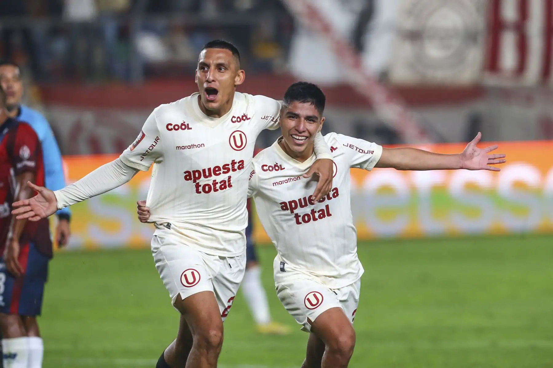 Con goles de Piero Quispe (minuto 26) y Edison Flores (minuto 33) en el primer tiempo y de Luis Urruti en el 43