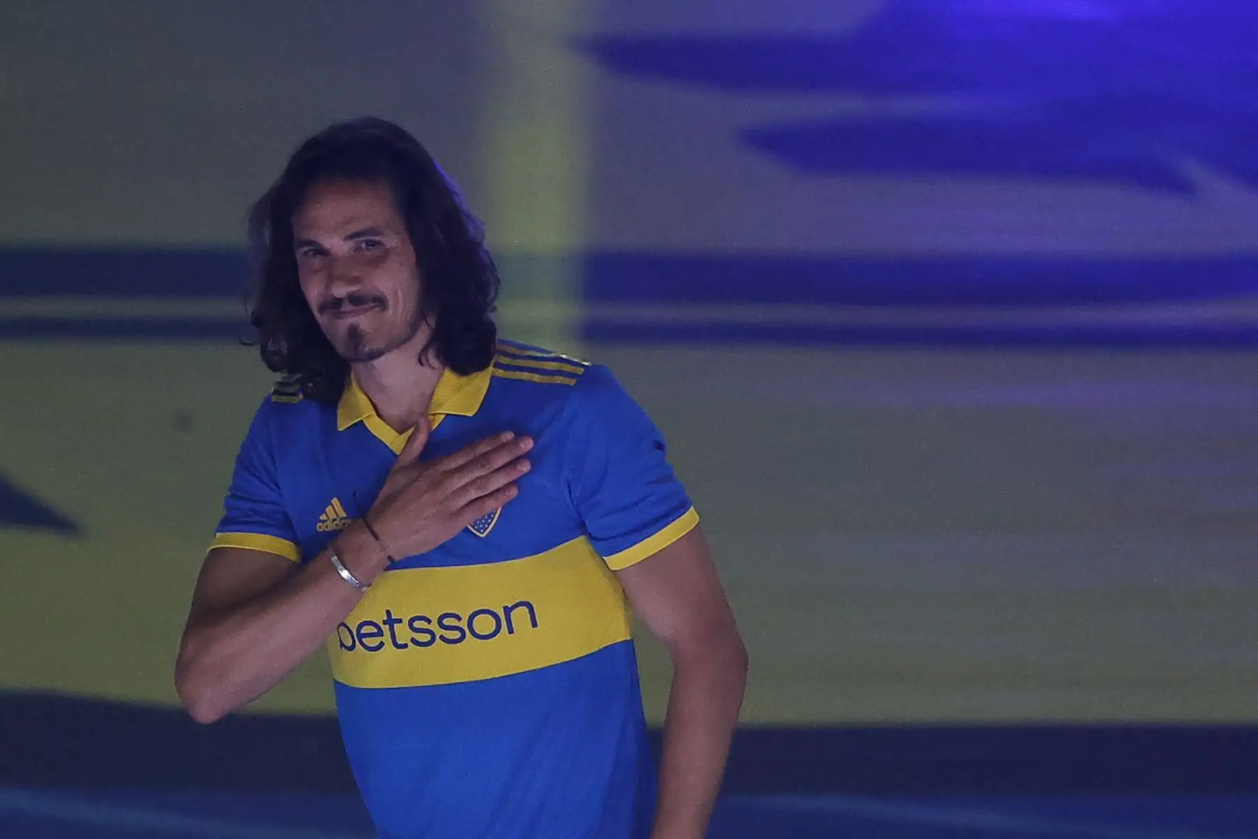 El delantero uruguayo Edinson Cavani durante su presentación oficial como futbolista de Boca Juniors, hoy en Buenos Aires, Argentina. El 