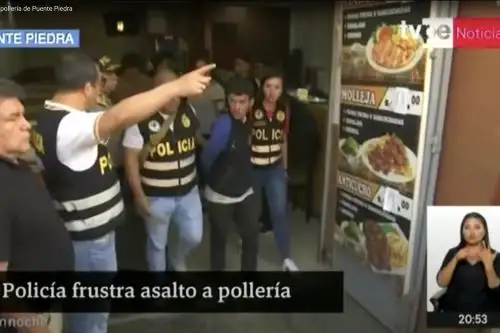 Peritos de criminalística de la PNP continuarán con la investigación. Mientras tanto, gracias a la acción policial la pollería no fue asaltada por cuarta vez. ANDINA/Captura TV