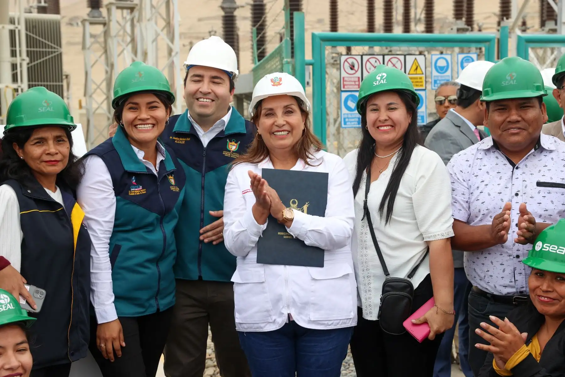 La presidenta de la república, Dina Ercilia Boluarte Zegarra, inaugura la ampliación de la capacidad de transformación de la Subestación La Pampa, en la provincia de Camaná, Arequipa. Foto: ANDINA/Prensa Presidencia