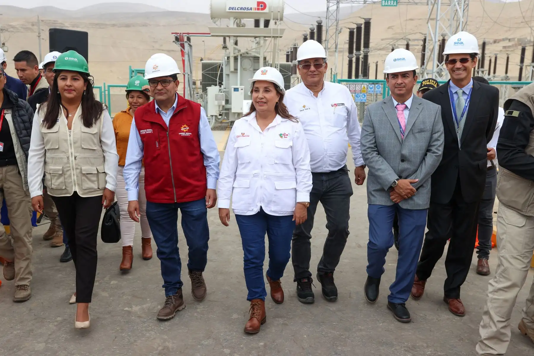 La presidenta de la república, Dina Ercilia Boluarte Zegarra, inaugura la ampliación de la capacidad de transformación de la Subestación La Pampa, en la provincia de Camaná, Arequipa.. Foto: ANDINA/Prensa Presidencia