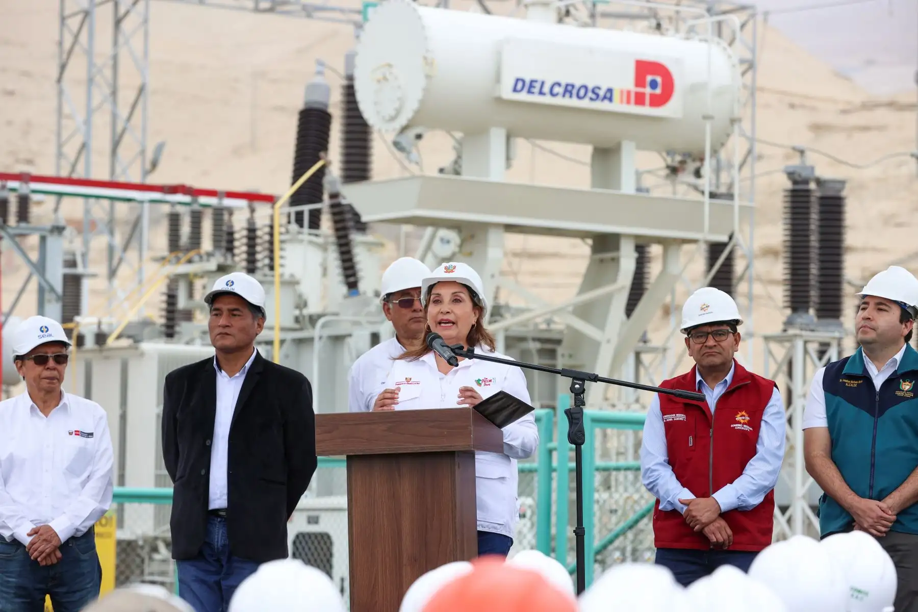 La presidenta de la república, Dina Ercilia Boluarte Zegarra, inaugura la ampliación de la capacidad de transformación de la Subestación La Pampa, en la provincia de Camaná, Arequipa.. Foto: ANDINA/Prensa Presidencia