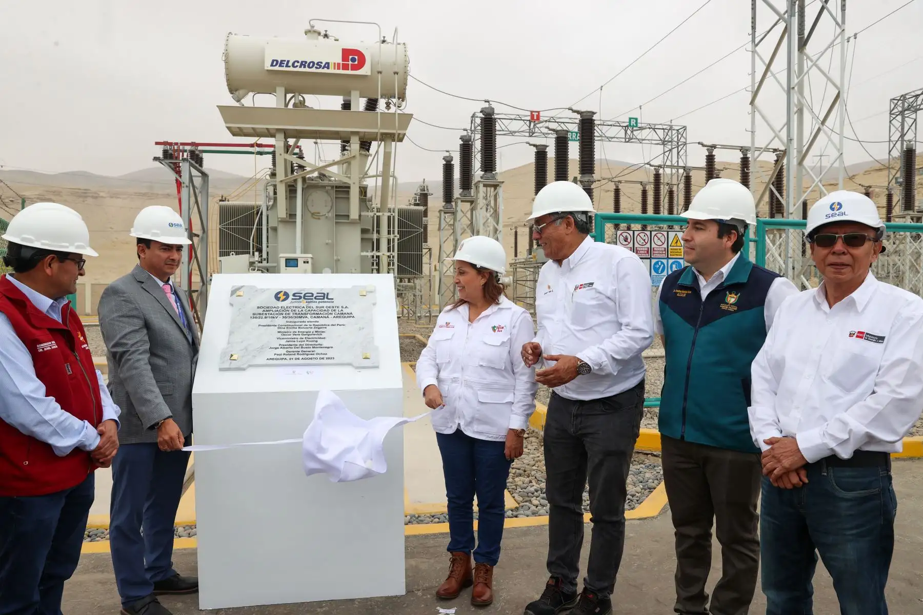 La presidenta de la república, Dina Ercilia Boluarte Zegarra, inaugura la ampliación de la capacidad de transformación de la Subestación La Pampa, en la provincia de Camaná, Arequipa.. Foto: ANDINA/Prensa Presidencia