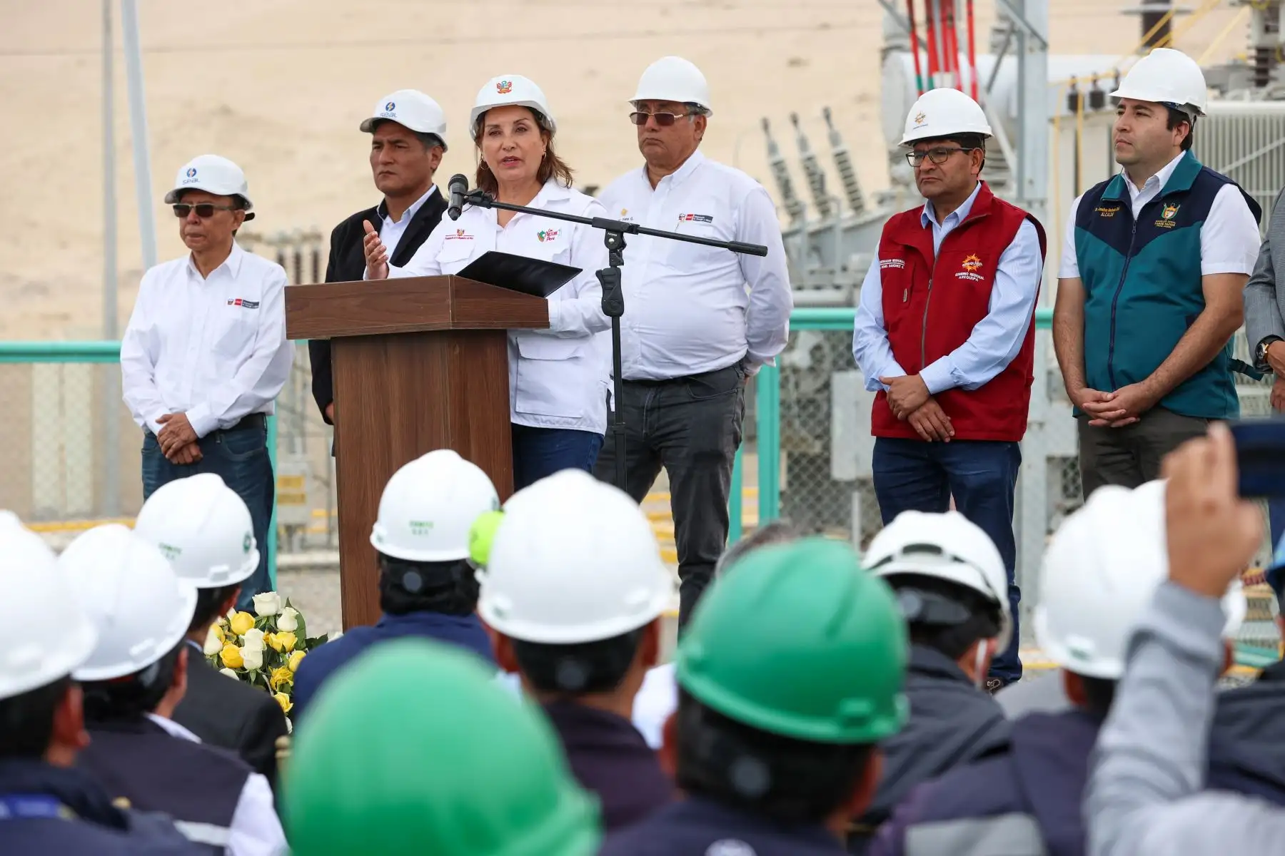 La presidenta de la república, Dina Ercilia Boluarte Zegarra, inaugura la ampliación de la capacidad de transformación de la Subestación La Pampa, en la provincia de Camaná, Arequipa.. Foto: ANDINA/Prensa Presidencia