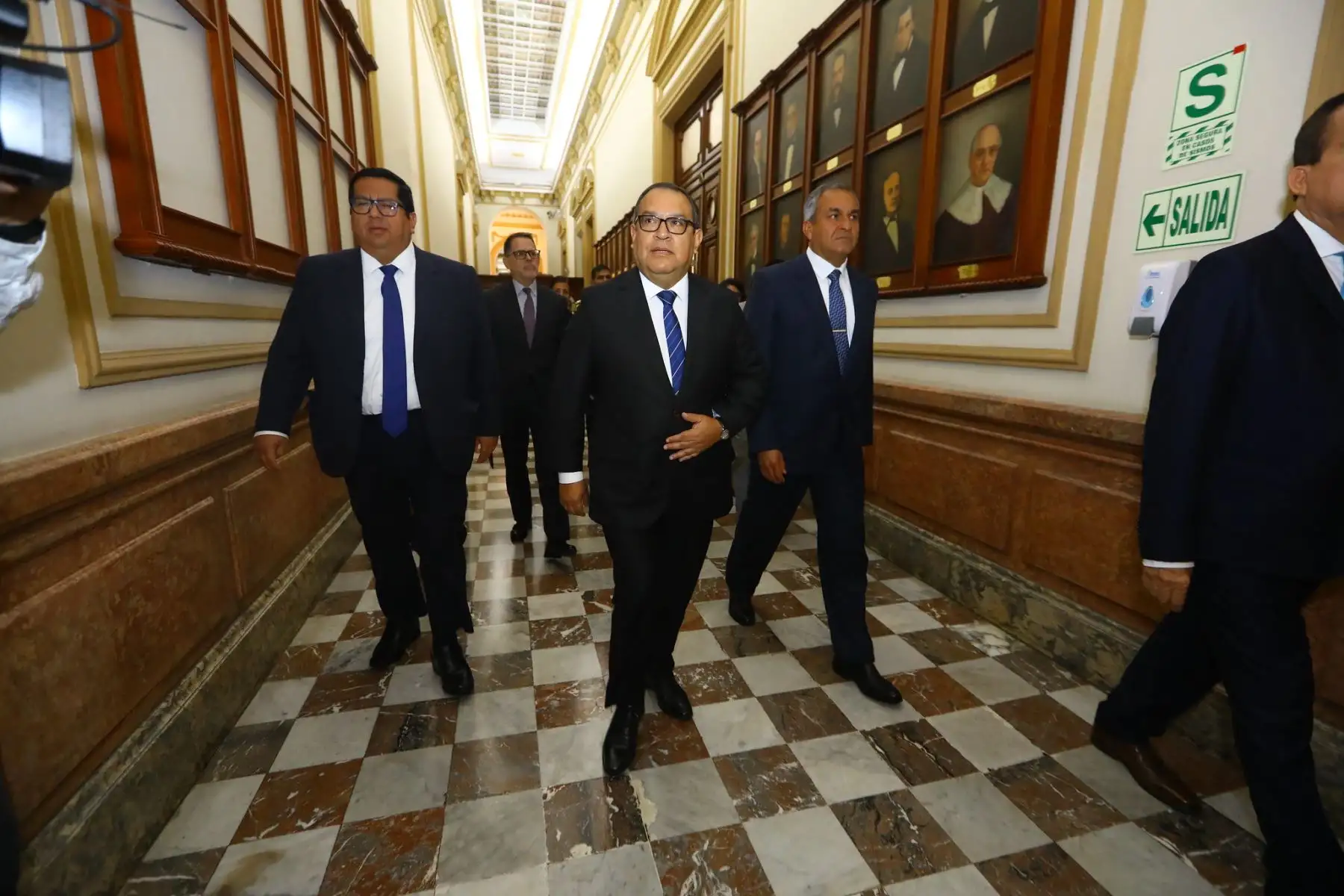 Presidente del Consejo de Ministros, Alberto Otárola se reunió con el presidente del Congreso, Alejandro Soto  y los miembros de la Mesa Directiva.
Foto: PCM