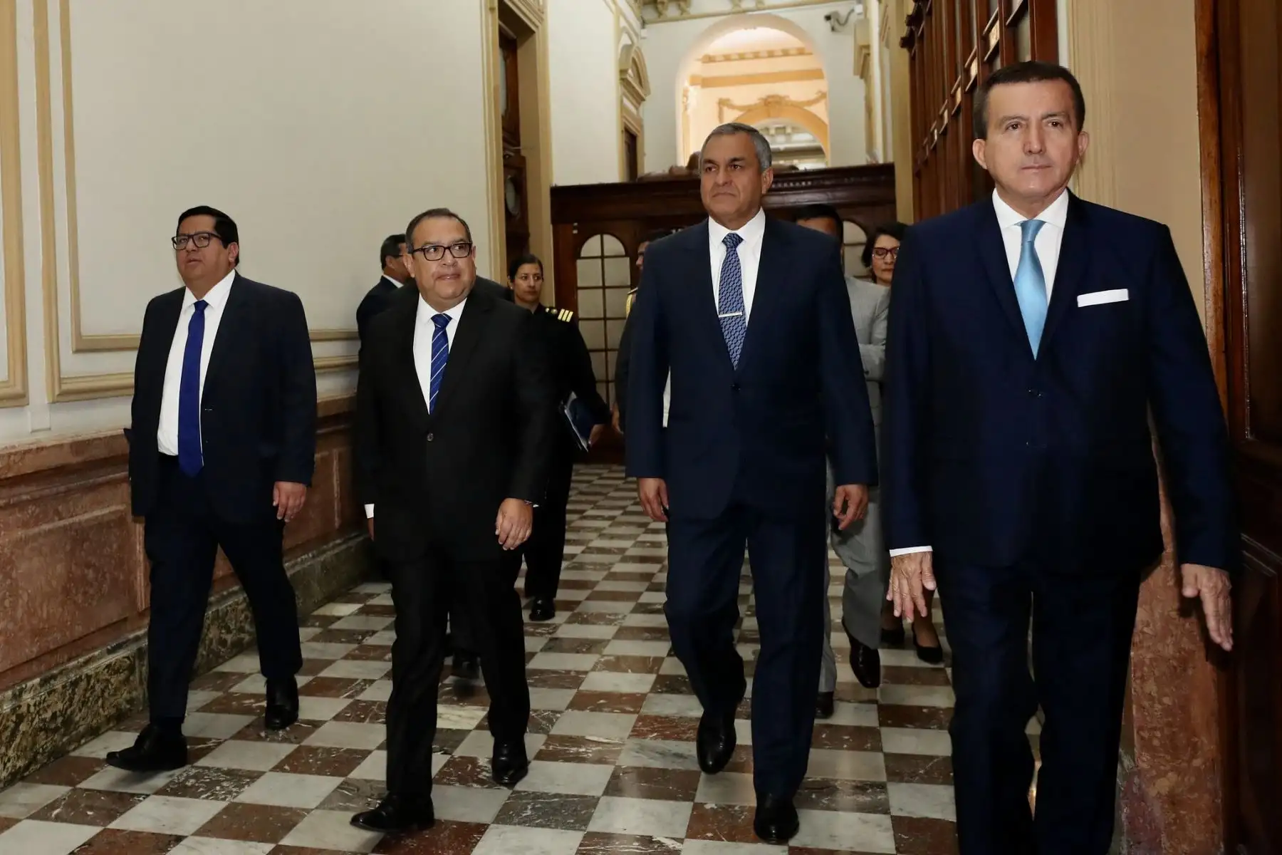 Presidente del Consejo de Ministros, Alberto Otárola se reunió con el presidente del Congreso, Alejandro Soto  y los miembros de la Mesa Directiva.
Foto: PCM