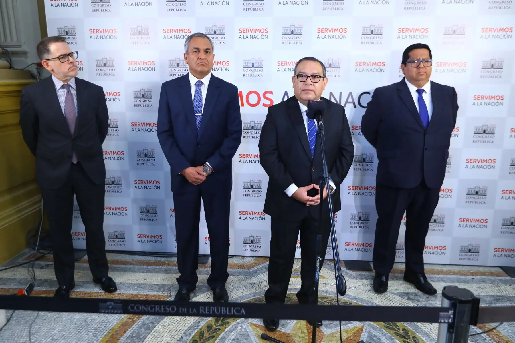 Presidente del Consejo de Ministros, Alberto Otárola se reunió con el presidente del Congreso, Alejandro Soto  y los miembros de la Mesa Directiva.
Foto: PCM