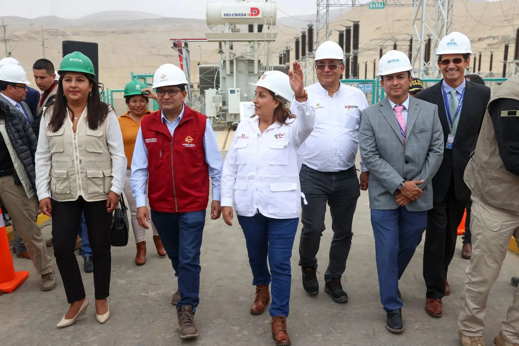 La presidenta de la república, Dina Ercilia Boluarte Zegarra, inaugura la ampliación de la capacidad de transformación de la Subestación La Pampa, en la provincia de Camaná, Arequipa.. Foto: ANDINA/Prensa Presidencia