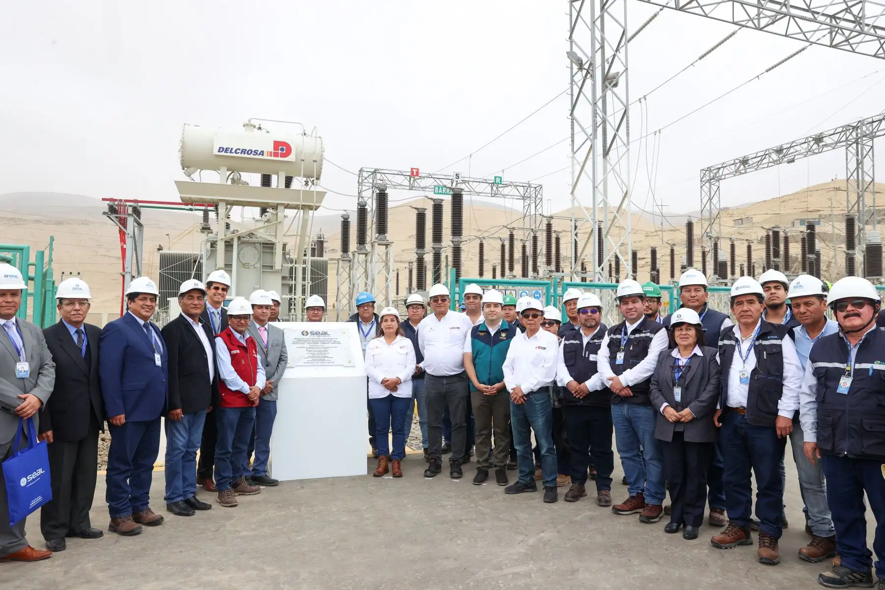 La presidenta de la república, Dina Ercilia Boluarte Zegarra, inaugura la ampliación de la capacidad de transformación de la Subestación La Pampa, en la provincia de Camaná, Arequipa. Foto: ANDINA/Prensa Presidencia