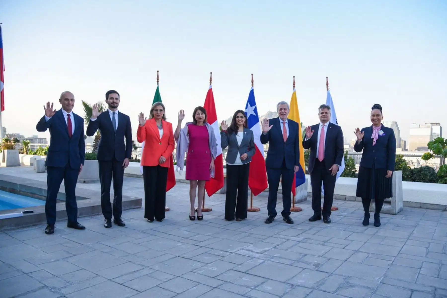 Hoy la Canciller Gervasi recibió de manos de su homólogo chileno, Canciller Alberto van Klaveren, la Presidencia Pro Tempore de la Alianza del Pacifico, en una ceremonia realizada en Santiago de Chile en presencia de altas autoridades de los cuatro países miembros.
Foto: ANDINA/Cancillería