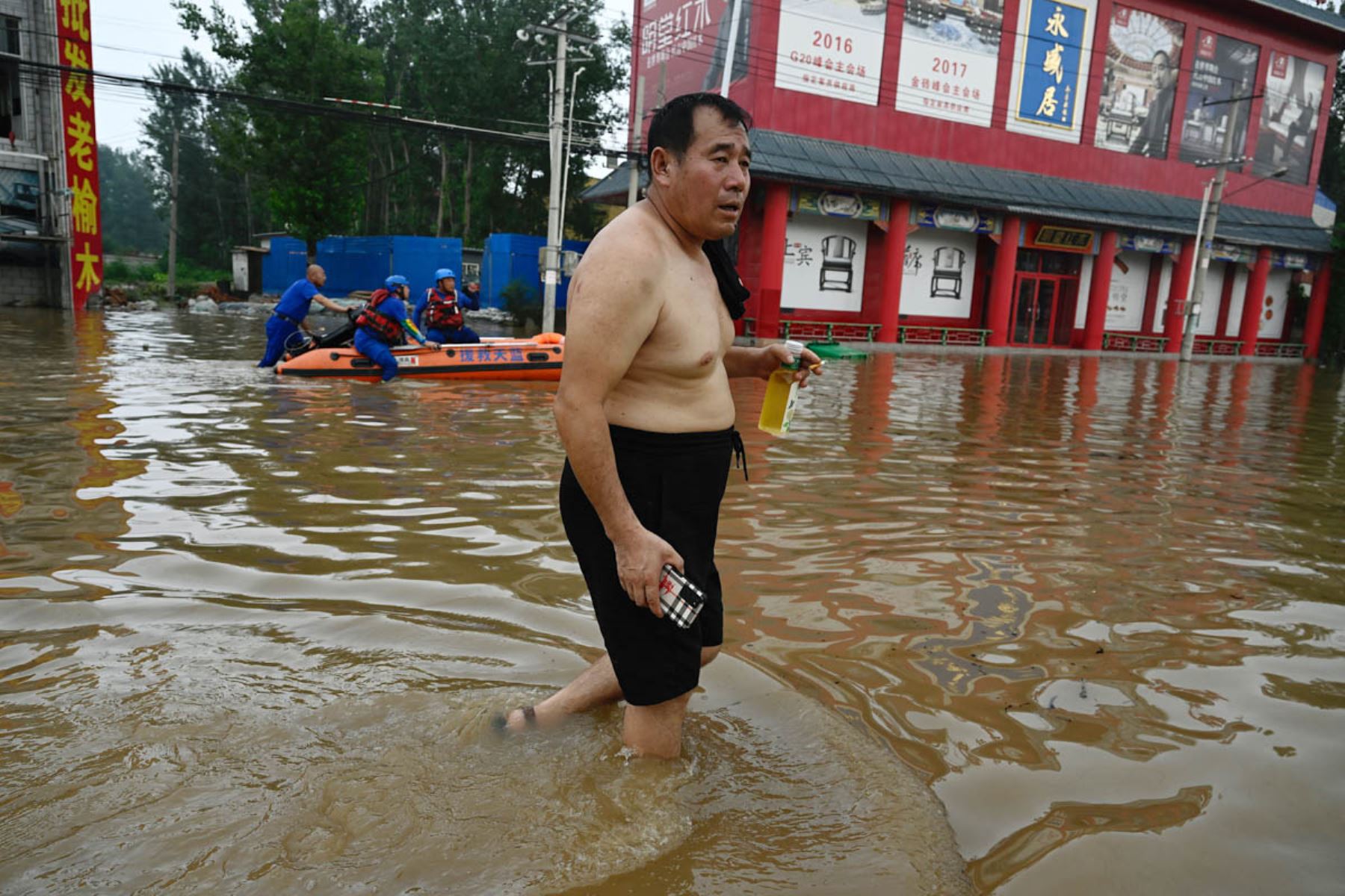 Las lluvias torrenciales, comenzaron a caer sobre la gran región de Pekín el sábado. En solo 40 horas, la ciudad vio caer el equivalente a todo un mes de julio. Foto: AFP