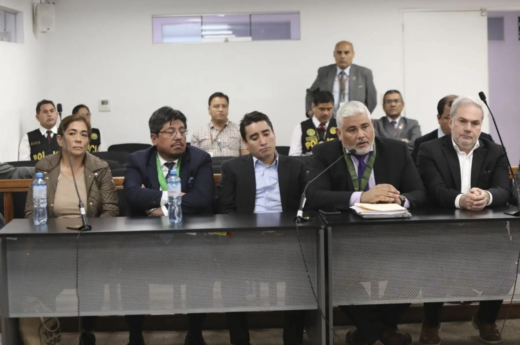 El juez Raúl Justiniano, del Octavo Juzgado de Investigación Preparatoria, anuncia la resolución para resolver el pedido pedido fiscal de 36 meses de prisión preventiva para la empresaria Sada Goray, el periodista Mauricio Fernandini y otros investigados.
Foto: ANDINA/Pode Judicial