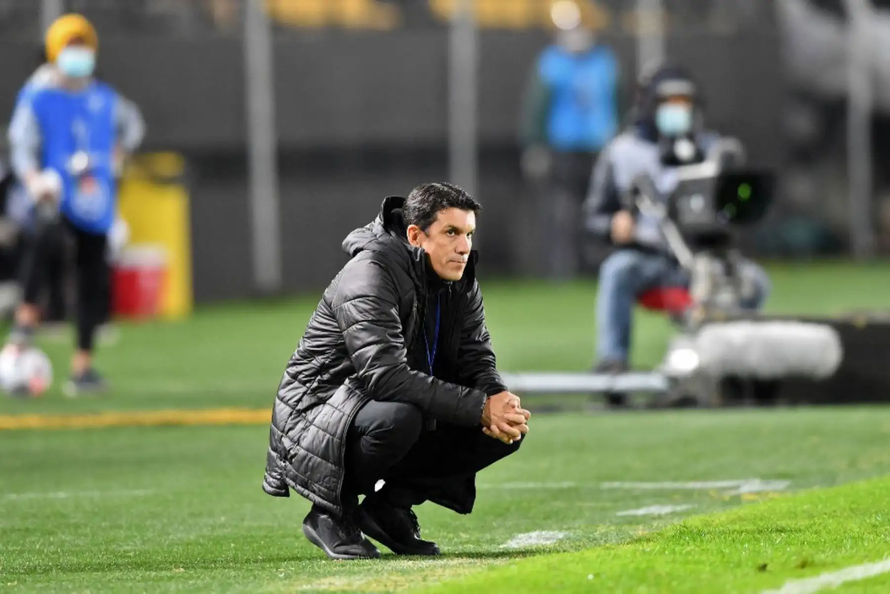 Mauricio Larriera, gesticula durante el partido de la fase de grupos del torneo de fútbol de la Copa Sudamericana entre Peñarol de Uruguay y River Plate de Paraguay en el estadio Campeón del Siglo en Montevideo el 6 de mayo de 2021. Foto: AFP