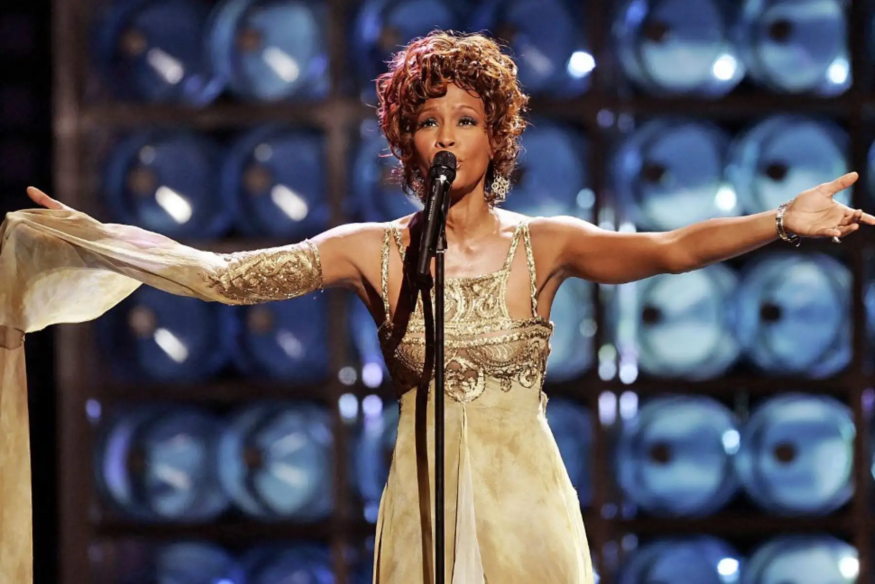 Whitney Houston actuando en el escenario durante los World Music Awards 2004 en el Thomas and Mack Center el 15 de septiembre de 2004 en Las Vegas. Foto: AFP