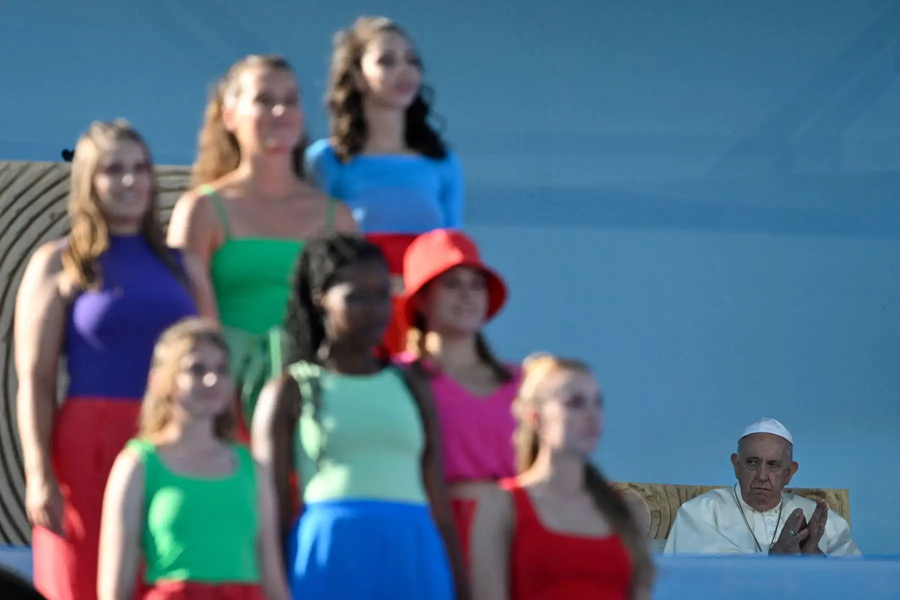 El Papa Francisco asiste a la ceremonia de bienvenida de la reunión de jóvenes católicos de la Jornada Mundial de la Juventud (JMJ), en el Parque Eduardo VII en Lisboa el 3 de agosto de 2023.
Foto: AFP