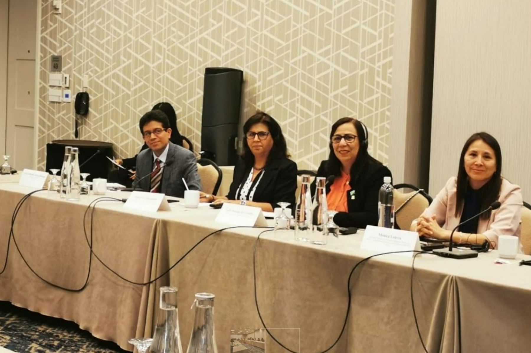 La ministra Nelly Paredes sostuvo reunión con representantes de Estados Unidos y Corea. Foto: ANDINA/Difusión