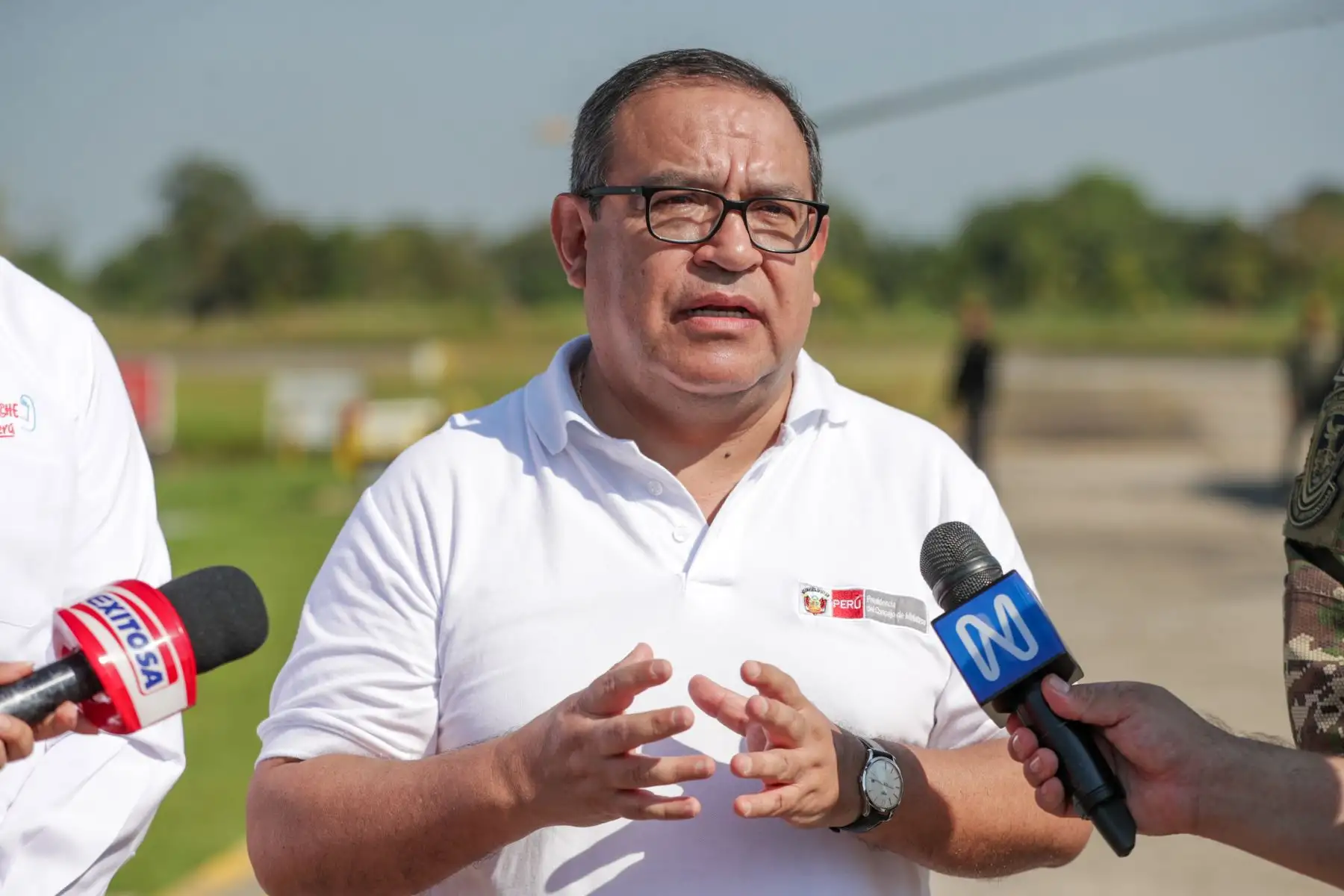 El presidente del Consejo de Ministros, Alberto Otárola, Inspección a zona de erradicación de hoja de coca en la ceja de selva del país. Foto: ANDINA/ PCM
