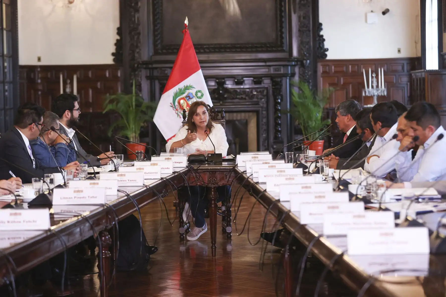 Presidenta Dina Boluarte se reunió con el gobernador regional de Ayacucho, Wilfredo Oscorima, y alcaldes de la provincia de Parinacochas. Foto:ANDINA//Prensa Presidencia