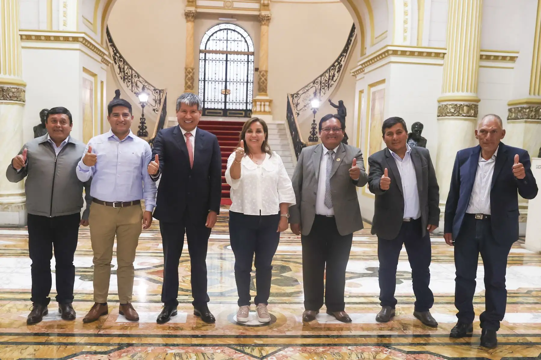 Presidenta Dina Boluarte se reunió con el gobernador regional de Ayacucho, Wilfredo Oscorima, y alcaldes de la provincia de Parinacochas. Foto:ANDINA//Prensa Presidencia